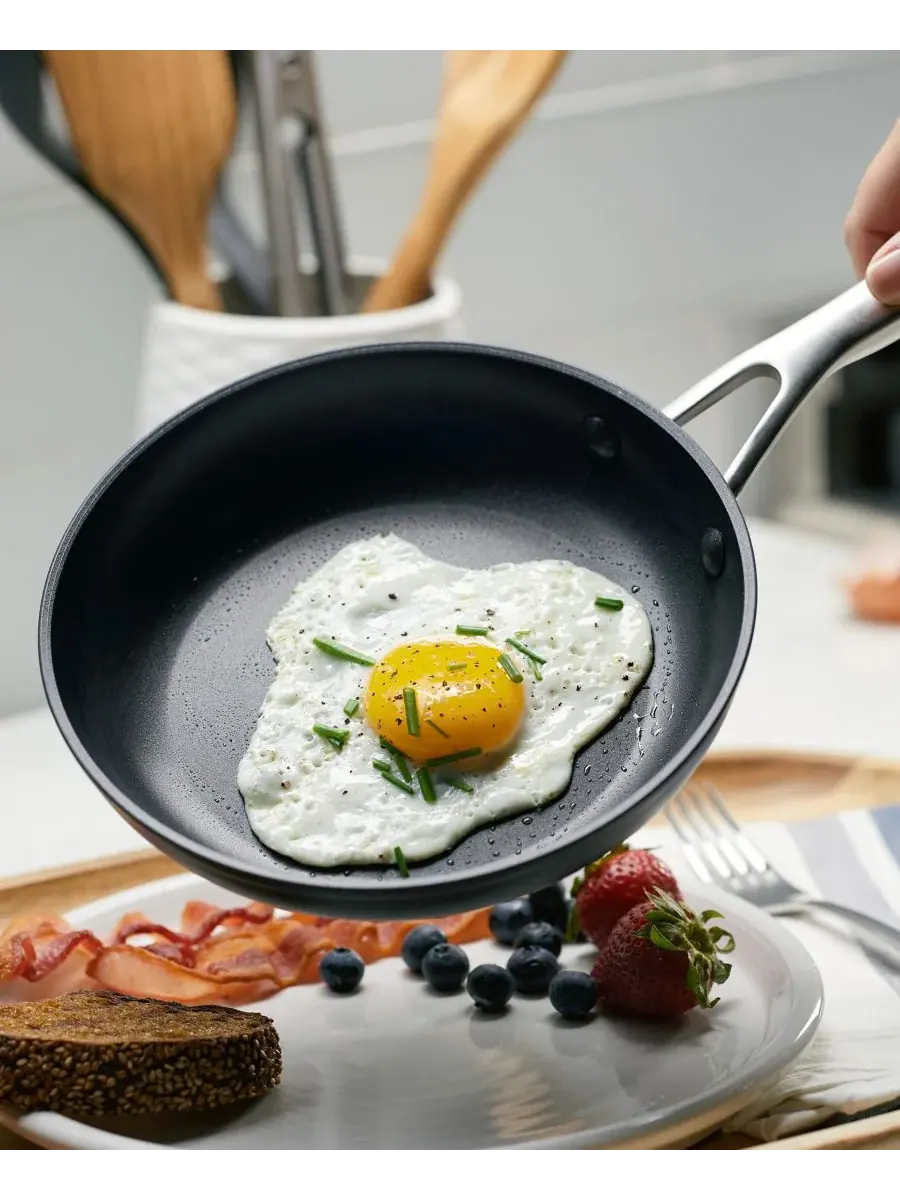 Набор сковород KitchenAid Hard-Anodized Induction Nonstick, 2 предмета, 20/25 см — изображение 4 из 10, черный