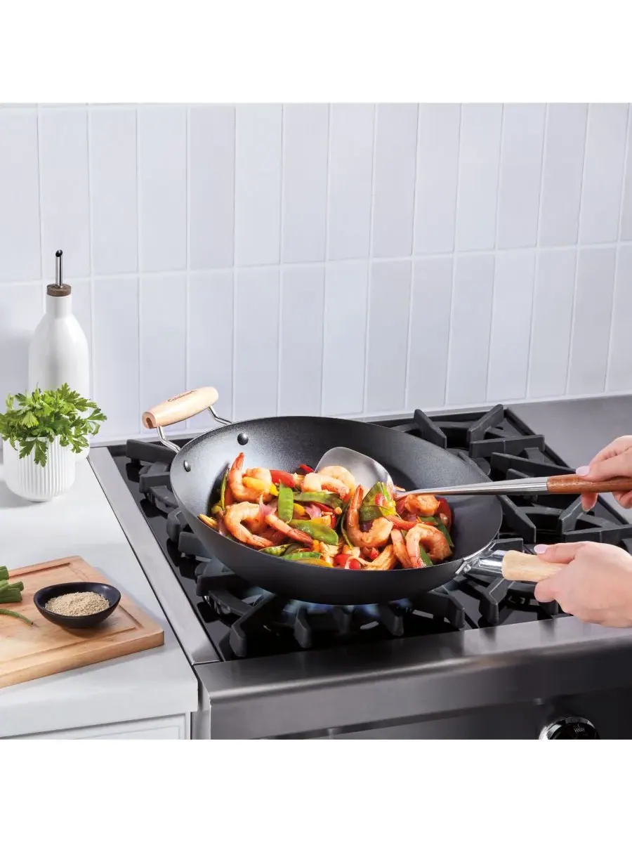 Вок из углеродистой стали 36 см с дополнительной ручкой Cuisinart — изображение 4 из 6, черный