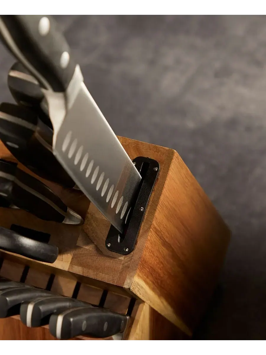 Набор ножей Insignia Classic из 18 предметов с подставкой и встроенной точилкой Chicago Cutlery — изображение 5 из 6, черный