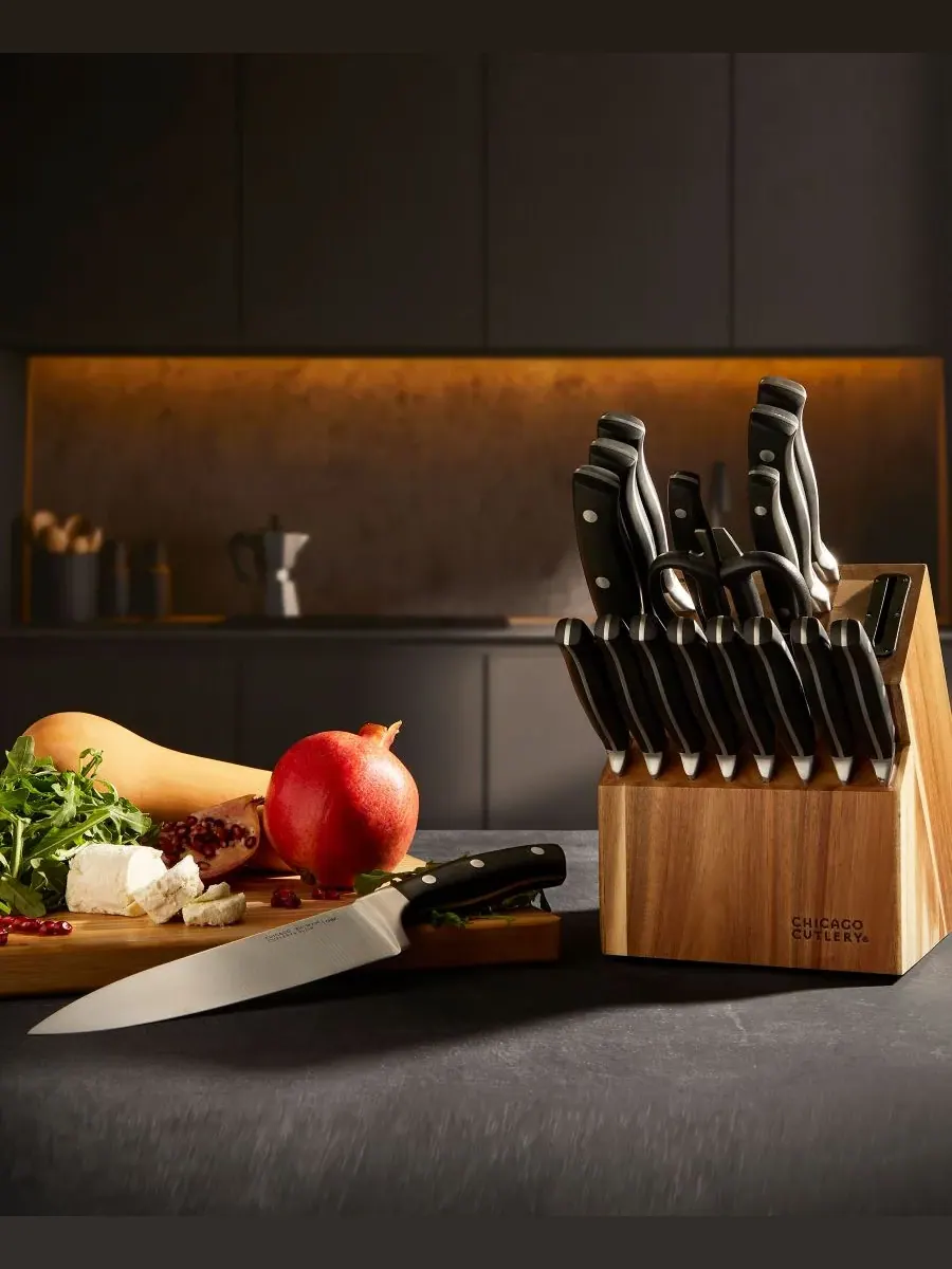 Набор ножей Insignia Classic из 18 предметов с подставкой и встроенной точилкой Chicago Cutlery — изображение 6 из 6, черный