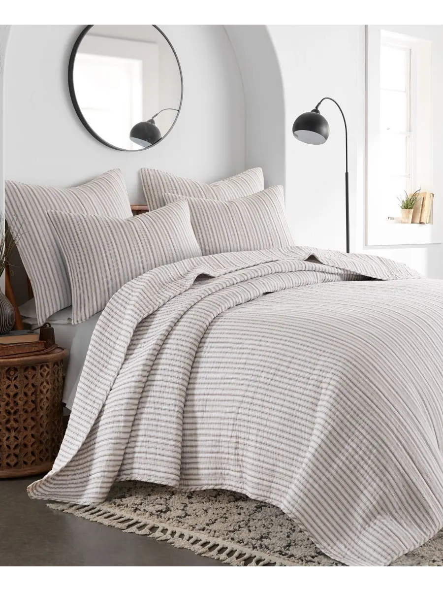 Двустороннее одеяло Tobago Stripe, 3 предмета, размер Full/Queen Levtex — изображение 2 из 6, тауп