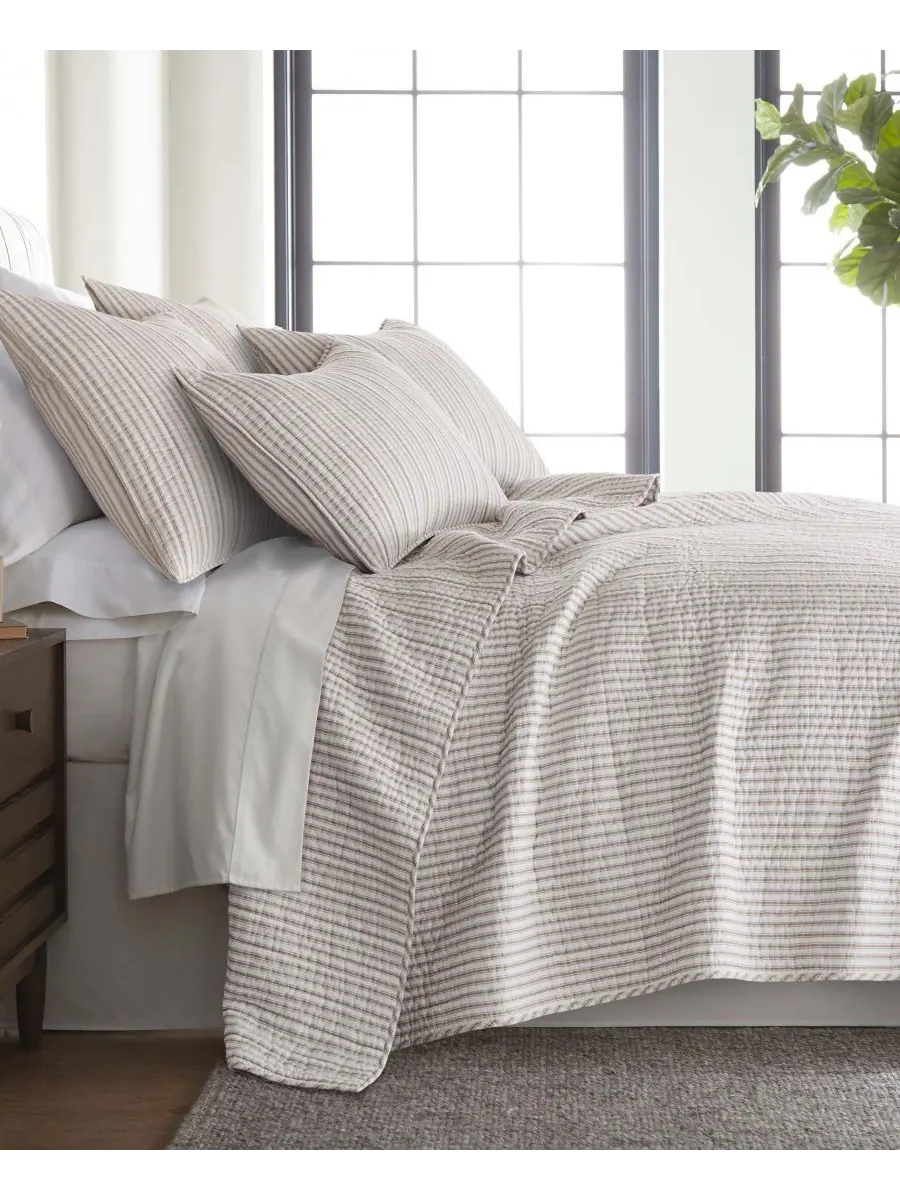Двустороннее одеяло Tobago Stripe, 3 предмета, размер Full/Queen Levtex — изображение 6 из 6, тауп