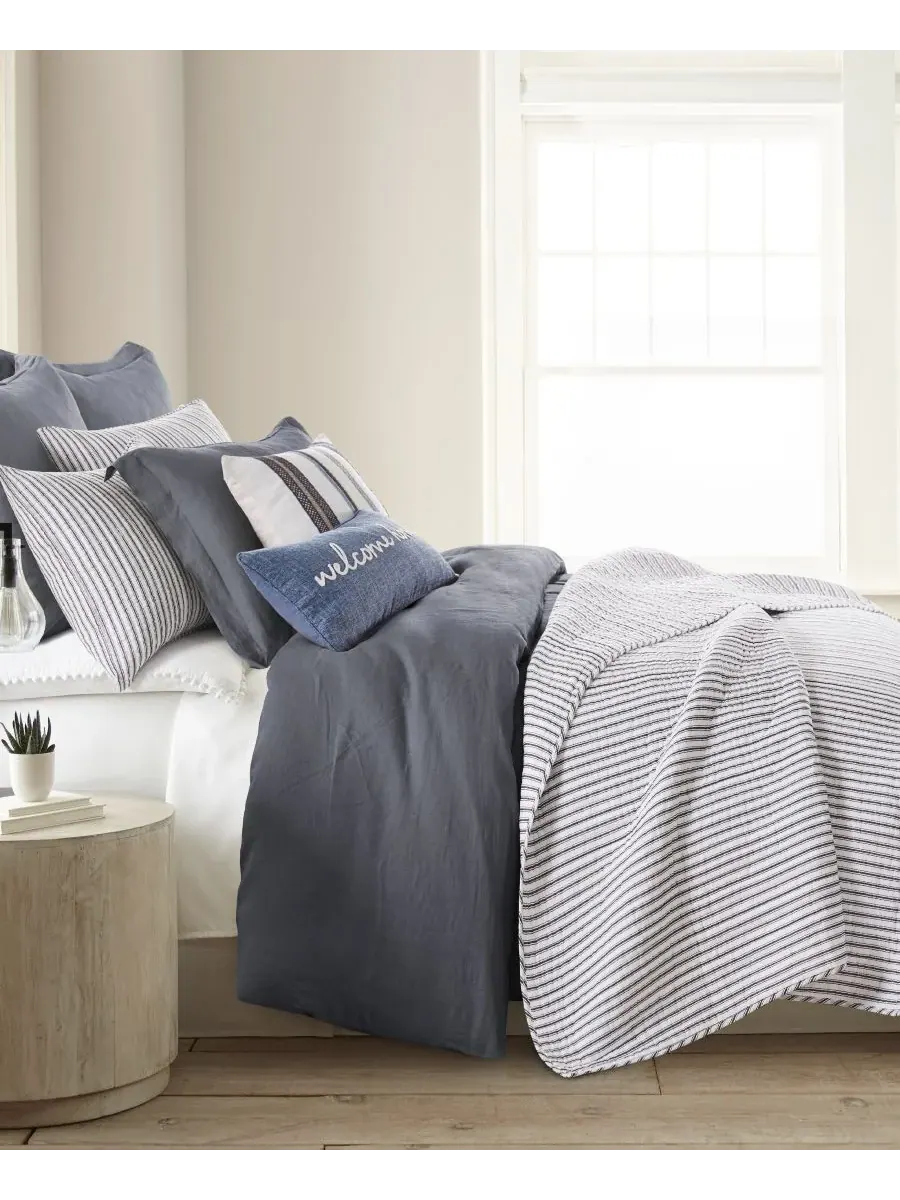 Двустороннее одеяло Tobago Stripe, 3 предмета, размер Full/Queen Levtex — изображение 2 из 6, черный