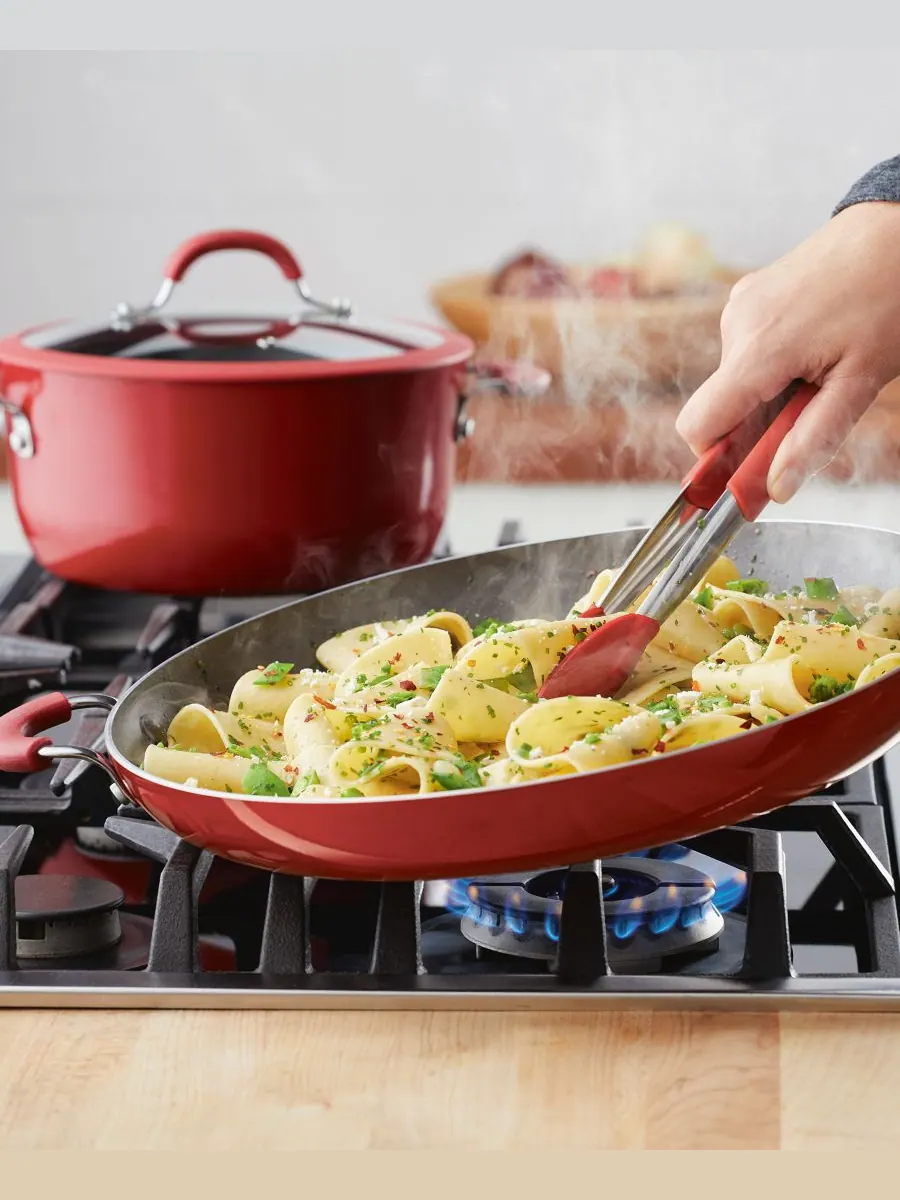 Алюминиевая сковорода с антипригарным покрытием Cook + Create, 14 дюймов Rachael Ray — изображение 3 из 10, красный