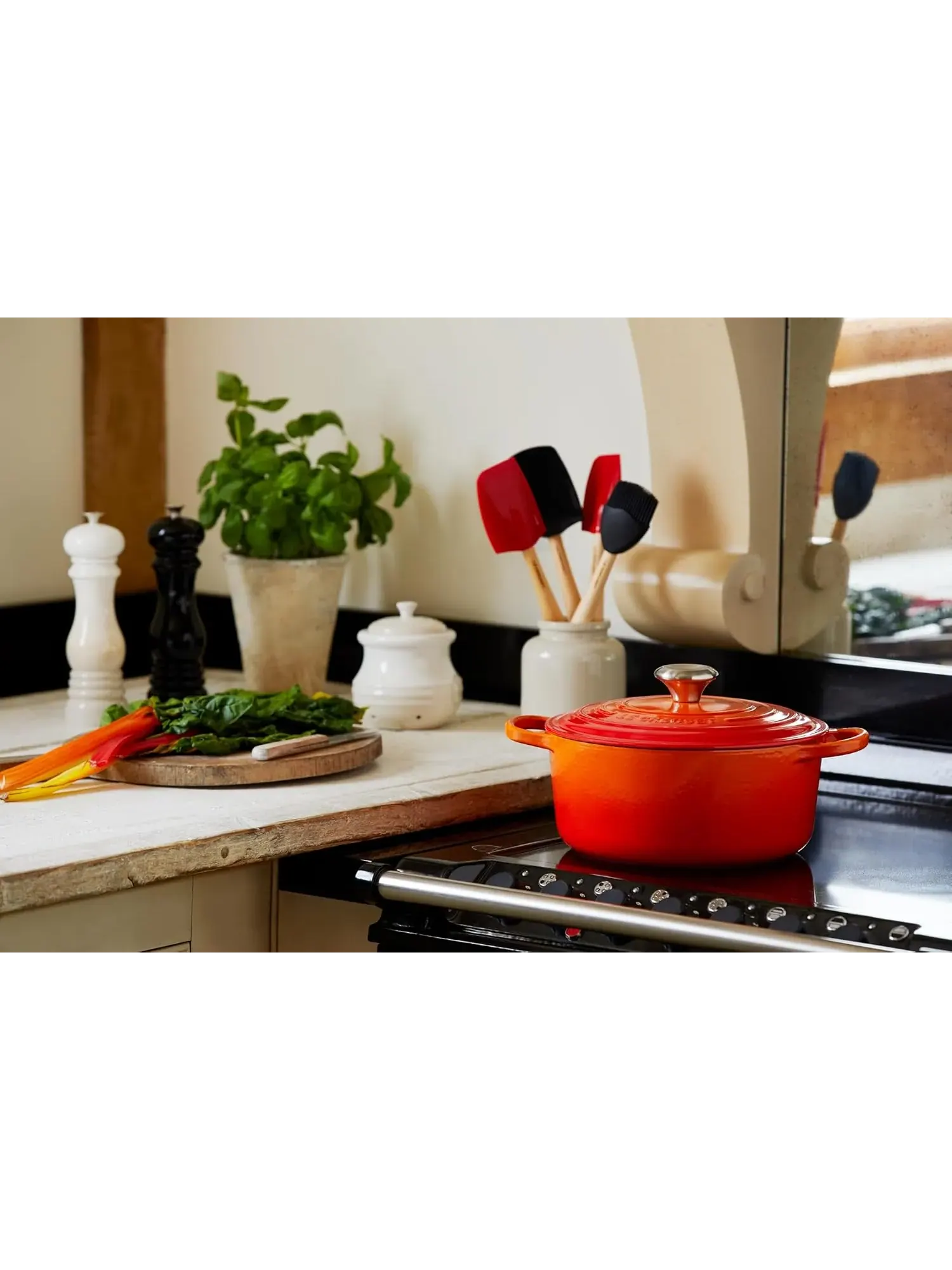 Кастрюля круглая Le Creuset Signature, 4,2 л, 24 см — изображение 7 из 8, оранжевый