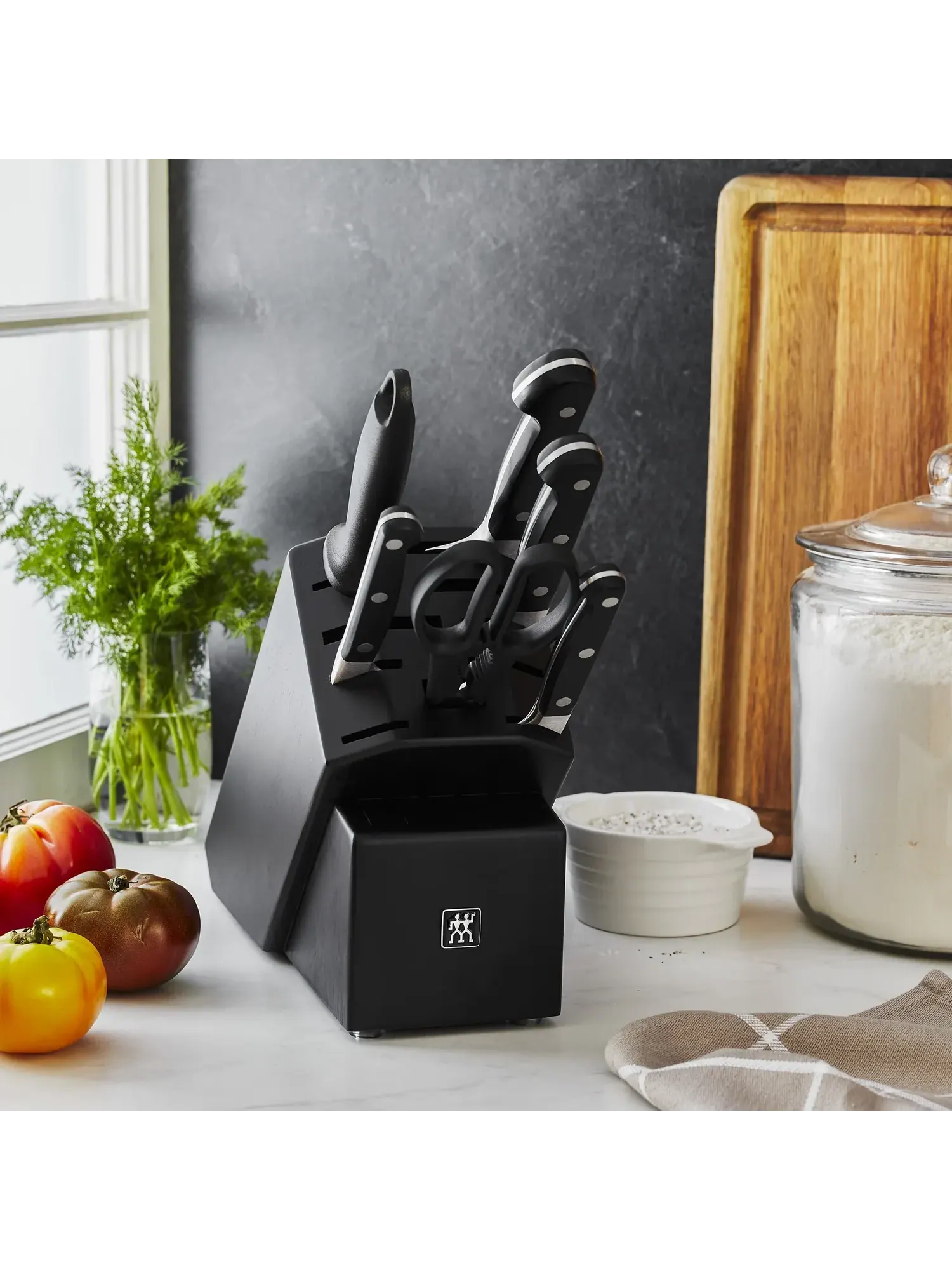 Набор кухонных ножей в блоке ZWILLING Pro, 7 предметов — изображение 5 из 6, черный