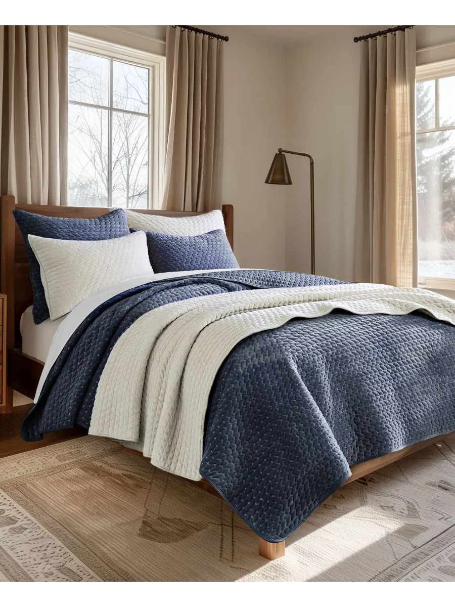 Двустороннее одеяло Velvet Stitch, 2 предмета, размер Twin/Twin XL Levtex — изображение 2 из 5, темно-синий