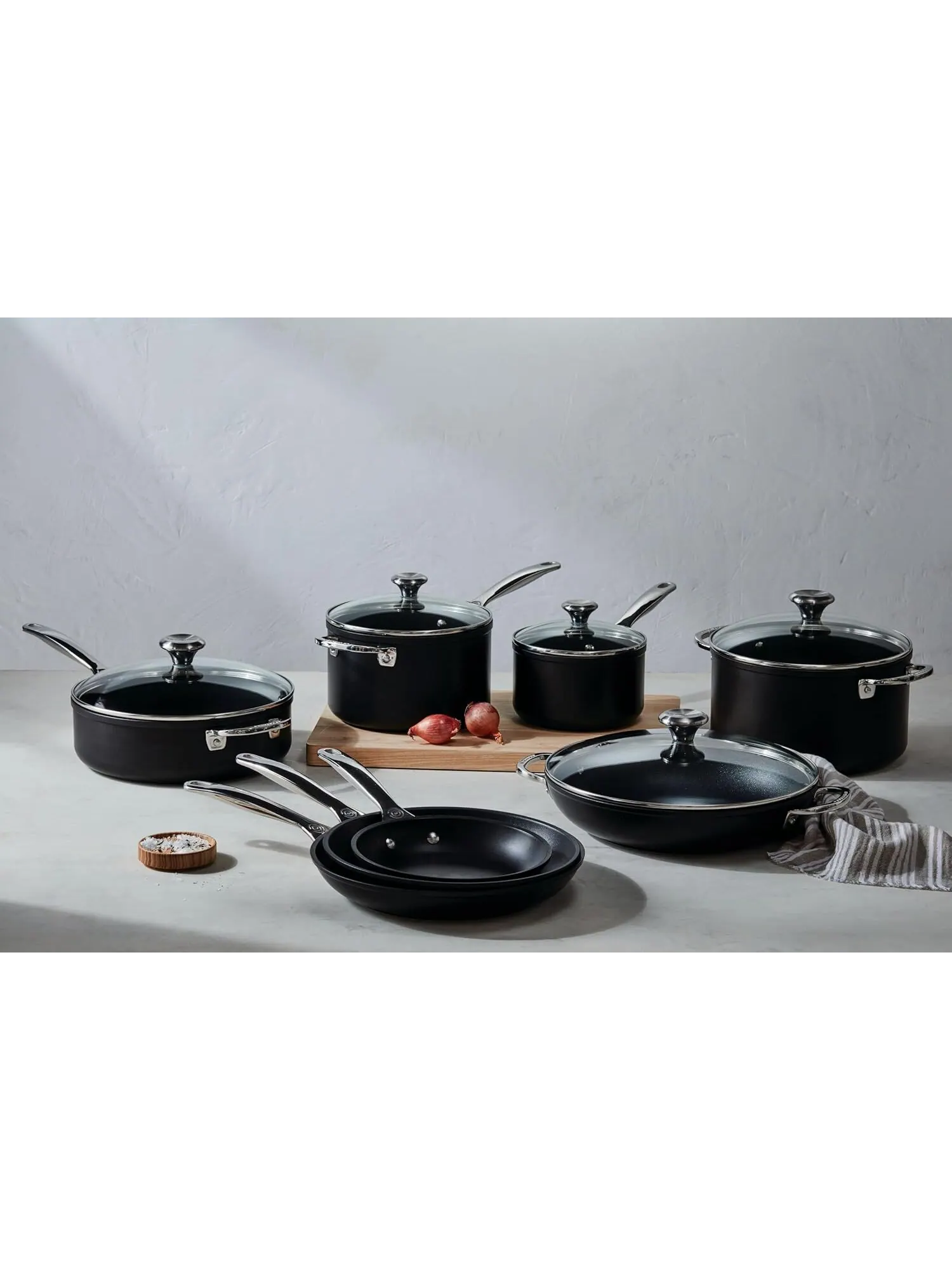 Сковорода Le Creuset Toughened Non-Stick, 30 см — изображение 6 из 7, черный