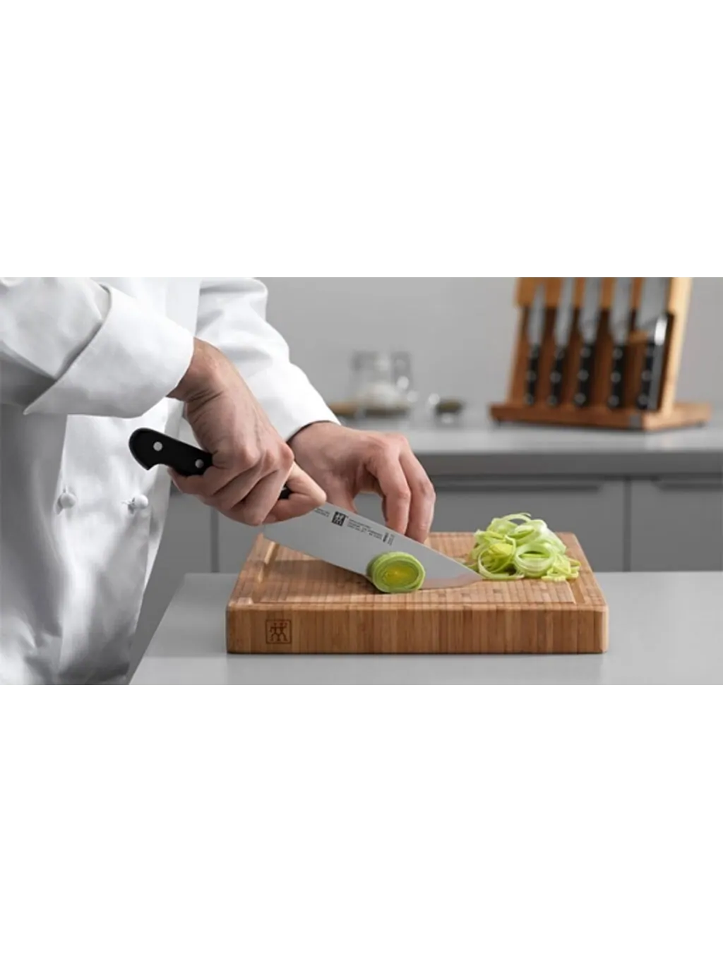 Нож поварской ZWILLING Professional S, 20 см — изображение 12 из 12, черный
