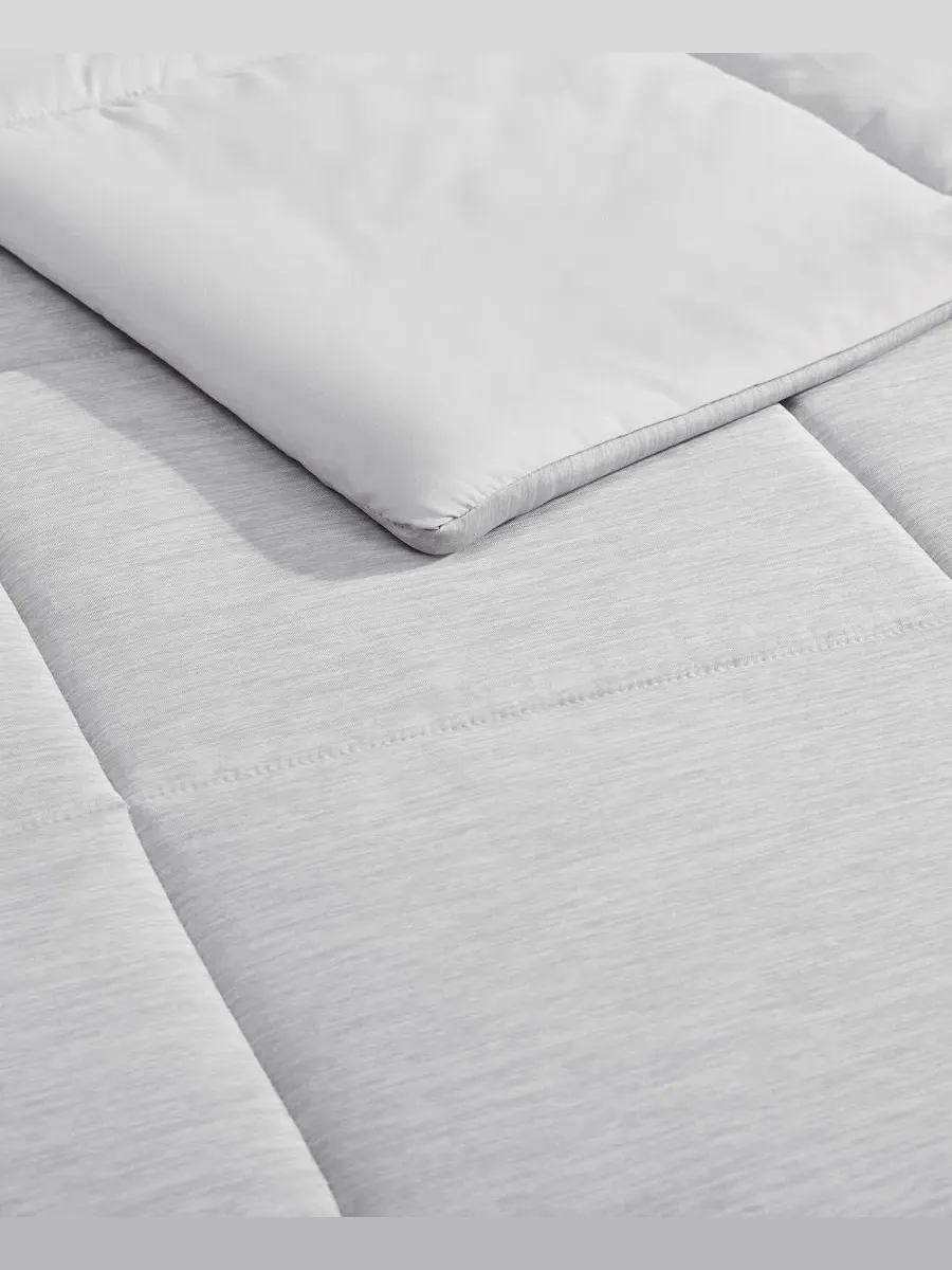 Одеяло Cooling Touch Channel-Quilted Reversible Swift Home — изображение 3 из 5, серый