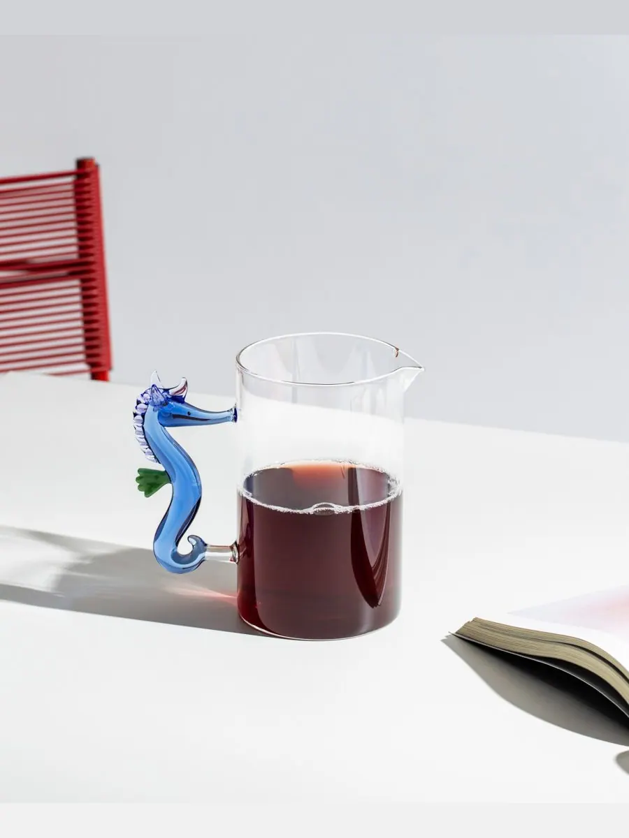 Стеклянный кувшин Marine Garden Seahorse, 50,7 унций Ichendorf — изображение 3 из 3, синий