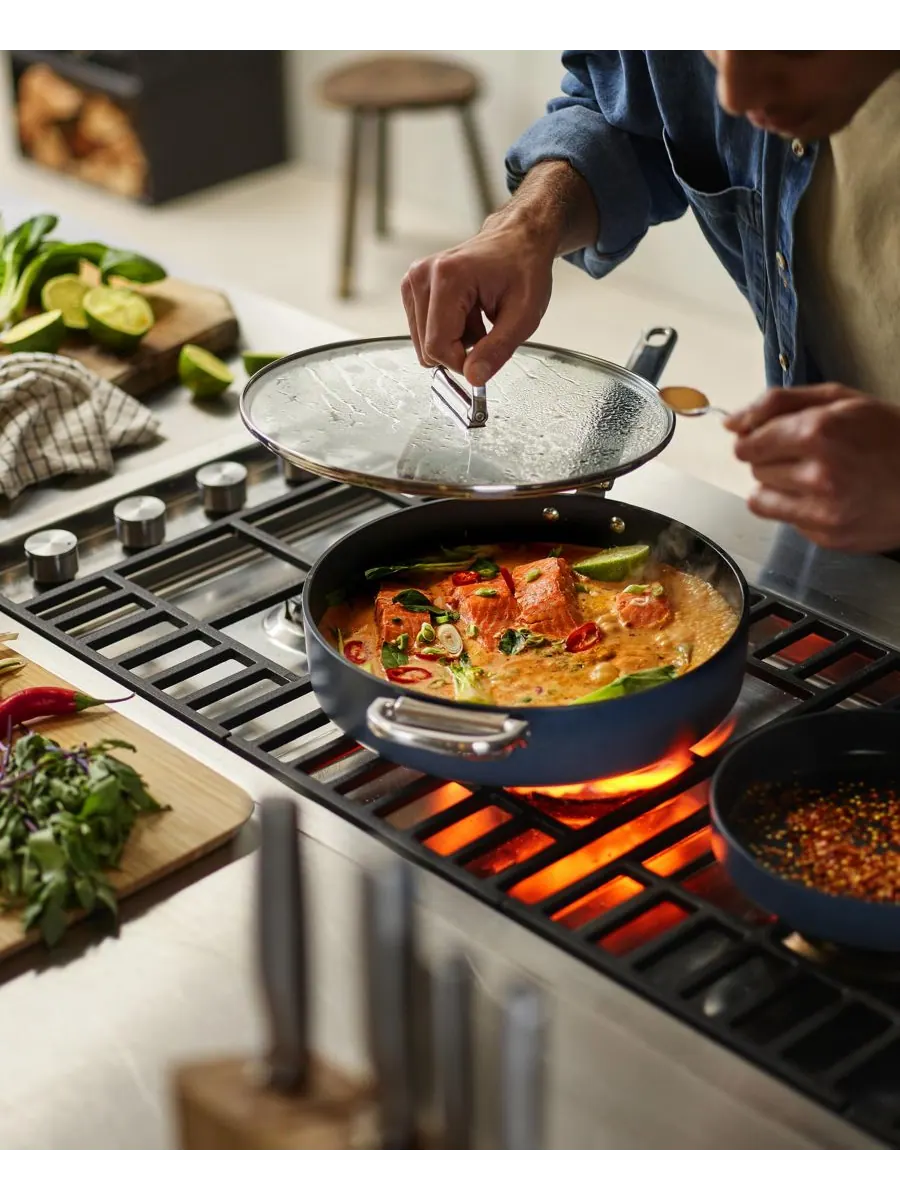 Сковорода с керамическим антипригарным покрытием Space Ceramic Nonstick объемом 3,8 л Joseph Joseph — изображение 9 из 10
