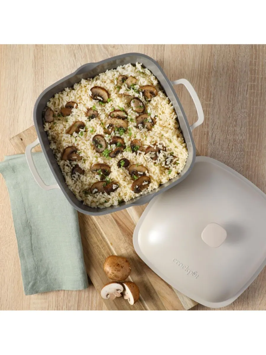 Чугунная кастрюля объемом 5,2 кварты (около 1,5 литра) с крышкой Crock-Pot, цвет matte linen whie — изображение 3 из 10