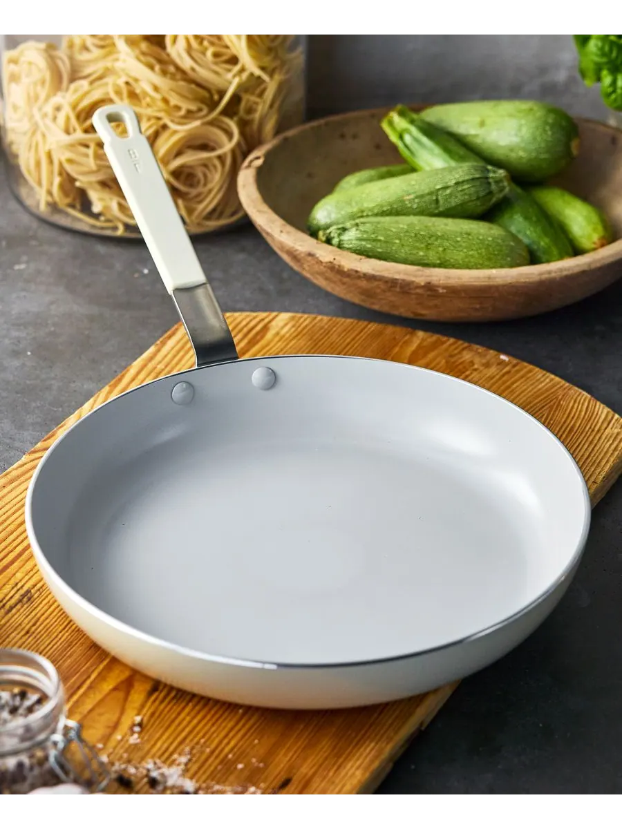 Сковорода GreenPan X Bobby Flay, 30 см — изображение 2 из 7, светлый бежевый
