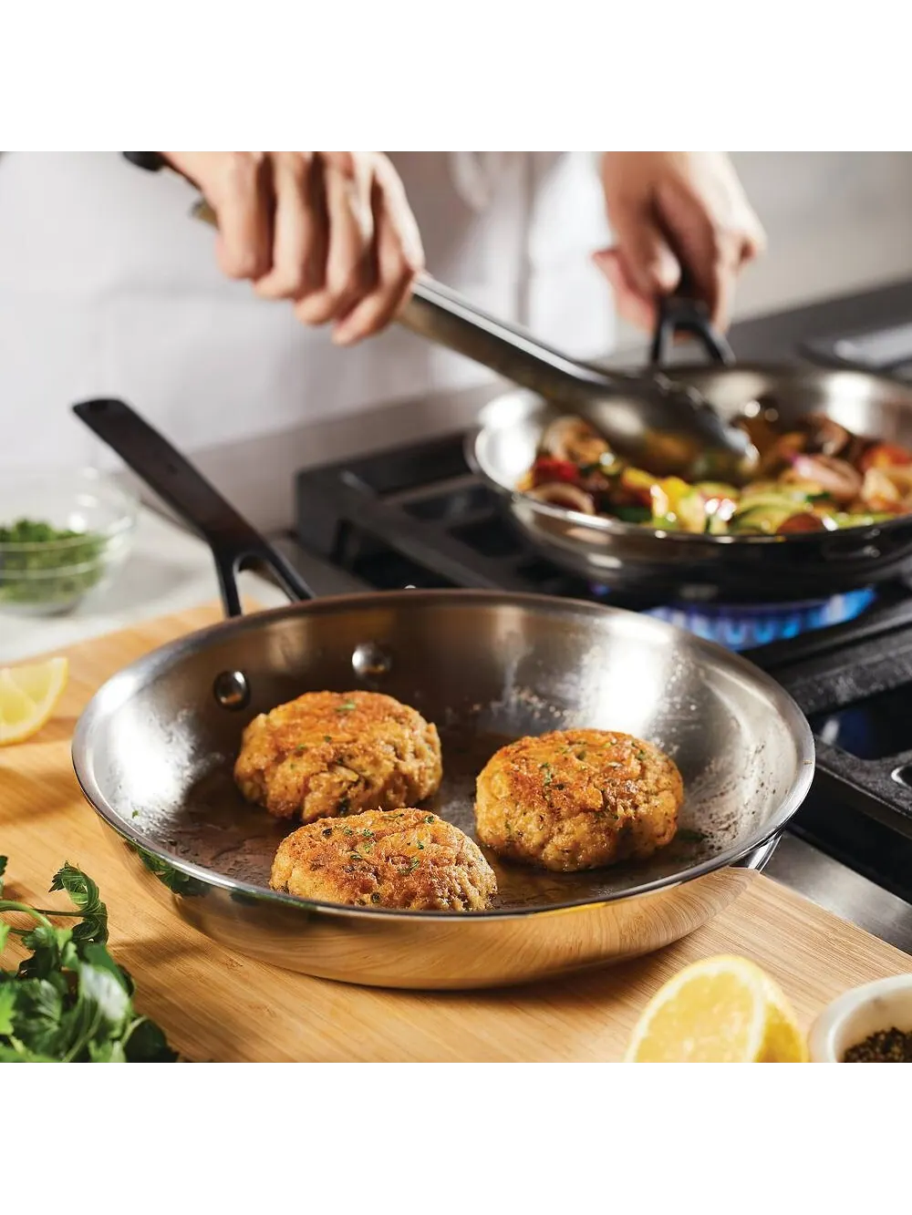 Набор сковород KitchenAid 5-Ply Clad Stainless Steel Induction, 2 предмета, 20/25 см, Полированная — изображение 8 из 9