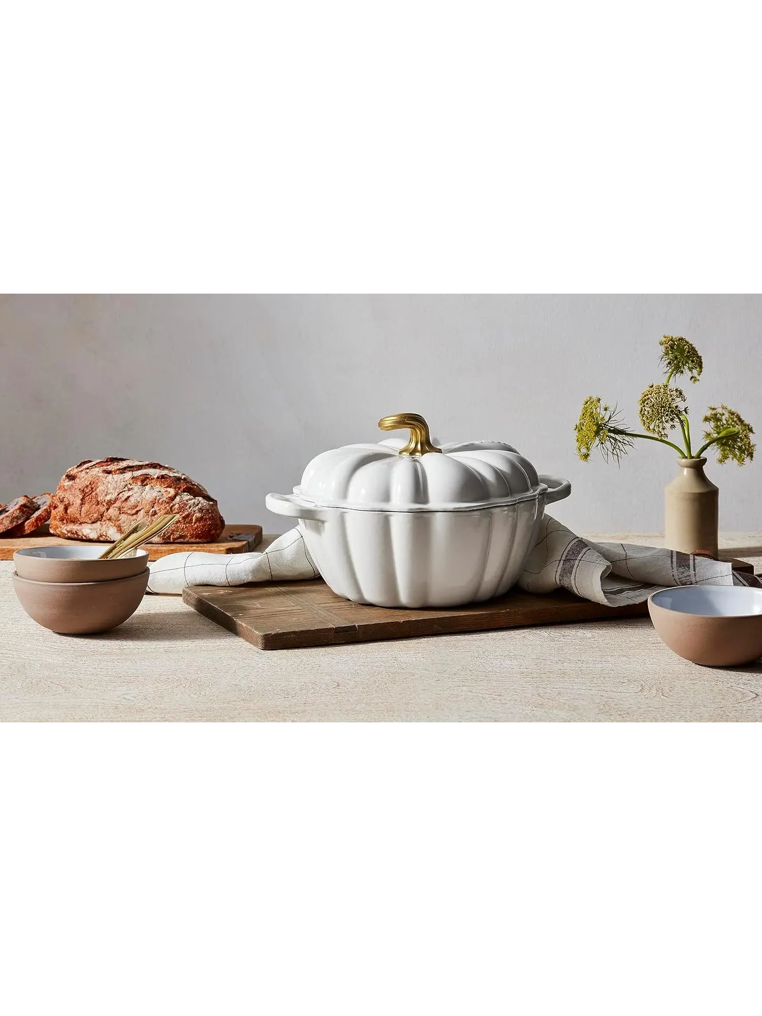 Кастрюля Le Creuset Cast Iron Pumpkin Casserole, 24 см, 3,7 л — изображение 5 из 7, черный
