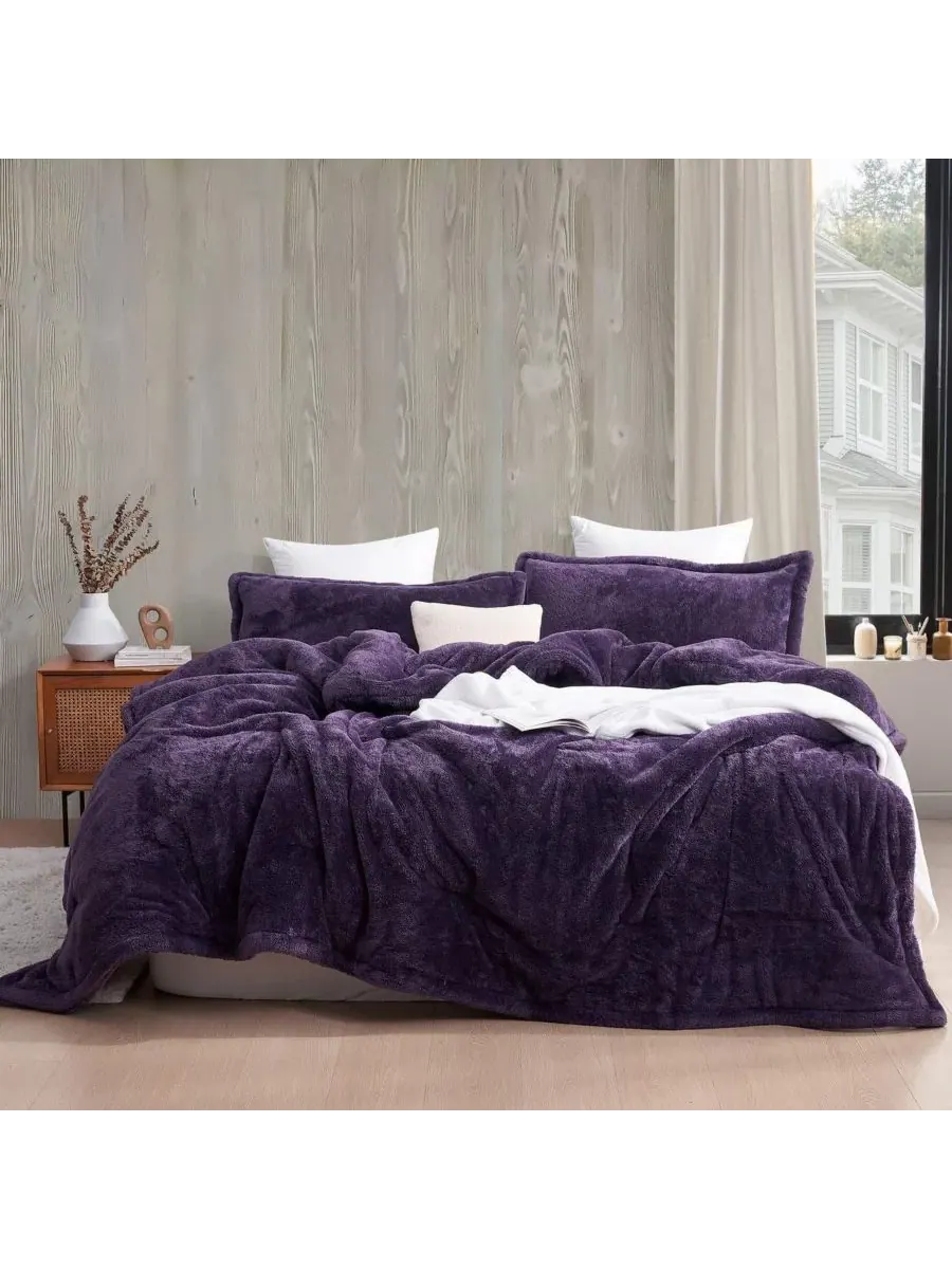Одеяло плюшевое Oversized Comforter Coma Inducer