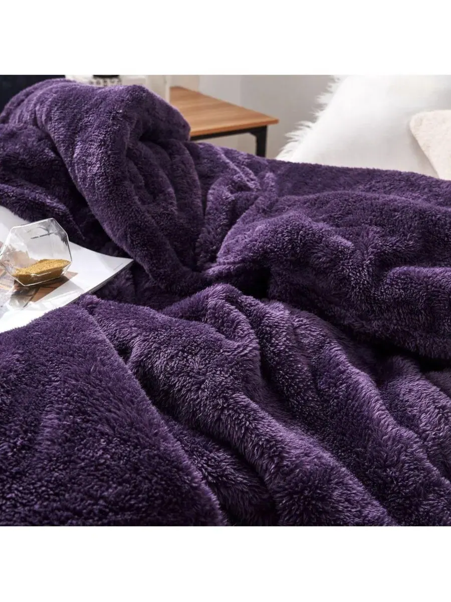 Одеяло плюшевое Oversized Comforter Coma Inducer — изображение 3 из 3, фиолетовый