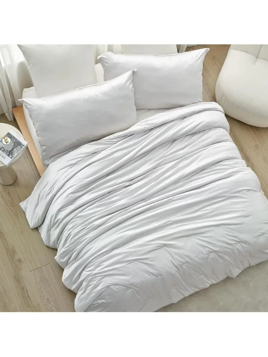 Одеяло-комфортер Oversized Satin Summer Coma Inducer — изображение 2 из 4, серый
