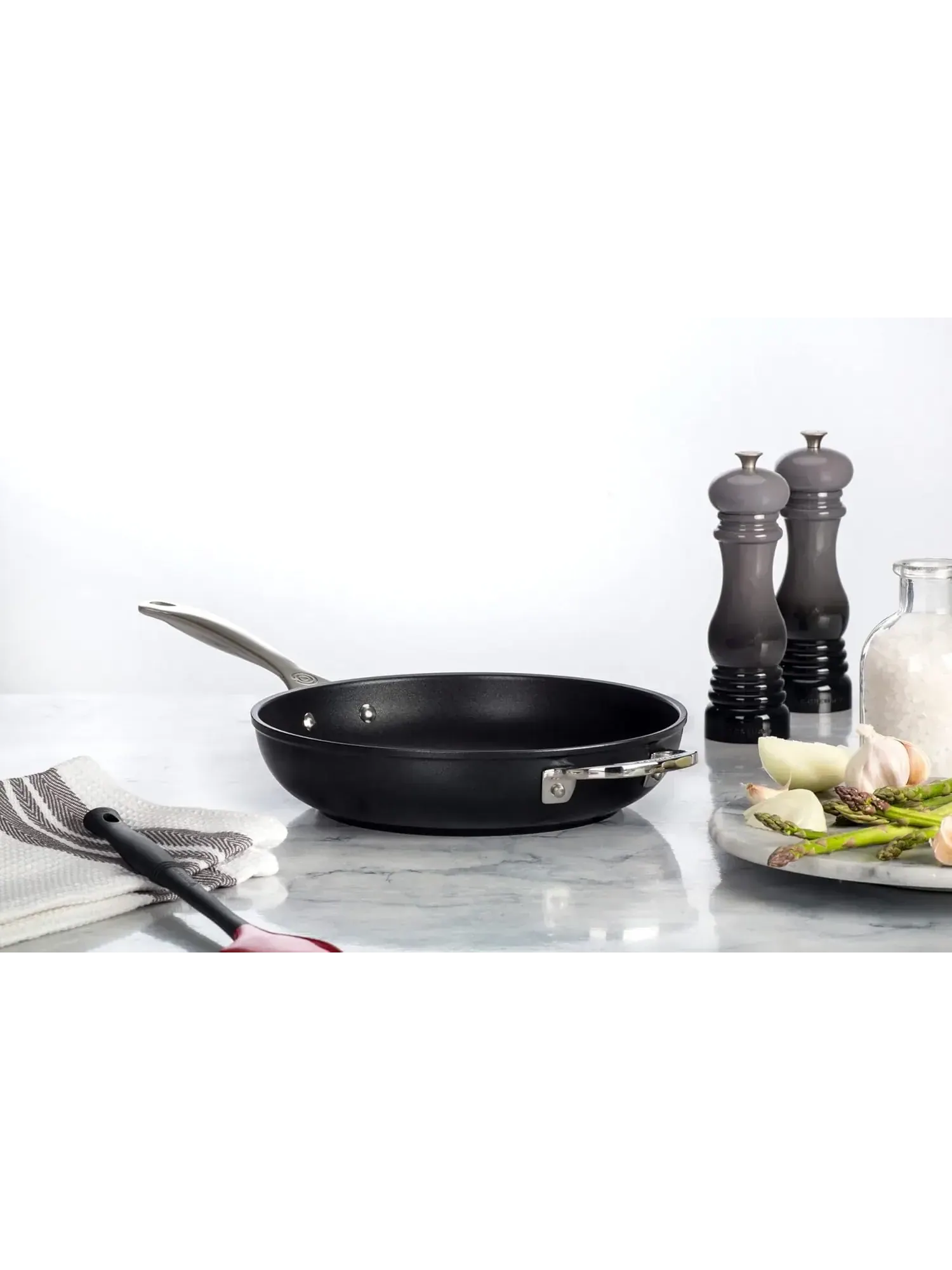 Сковорода Le Creuset Toughened Non-Stick, 28 см, 3,2 л — изображение 4 из 5, черный