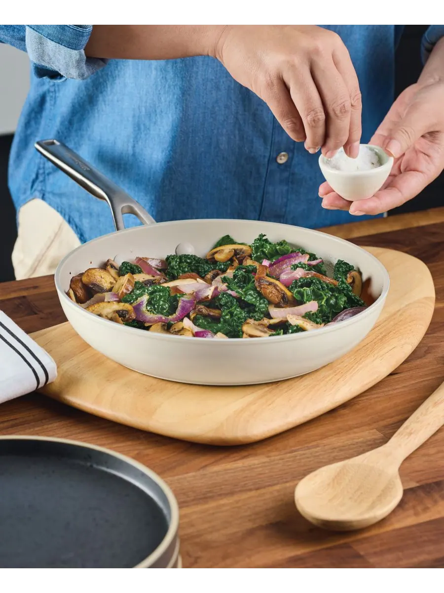 Сковорода KitchenAid Hard-Anodized Ceramic Nonstick, 25 см — изображение 5 из 6, белый
