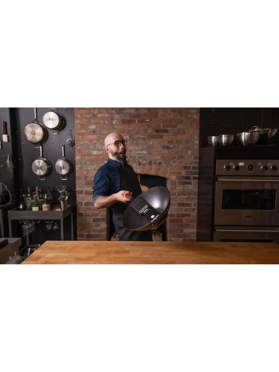 Вок из углеродистой стали, плоское дно, 35,6 см, с заклепочными ручками Babish — изображение 4 из 8, черный