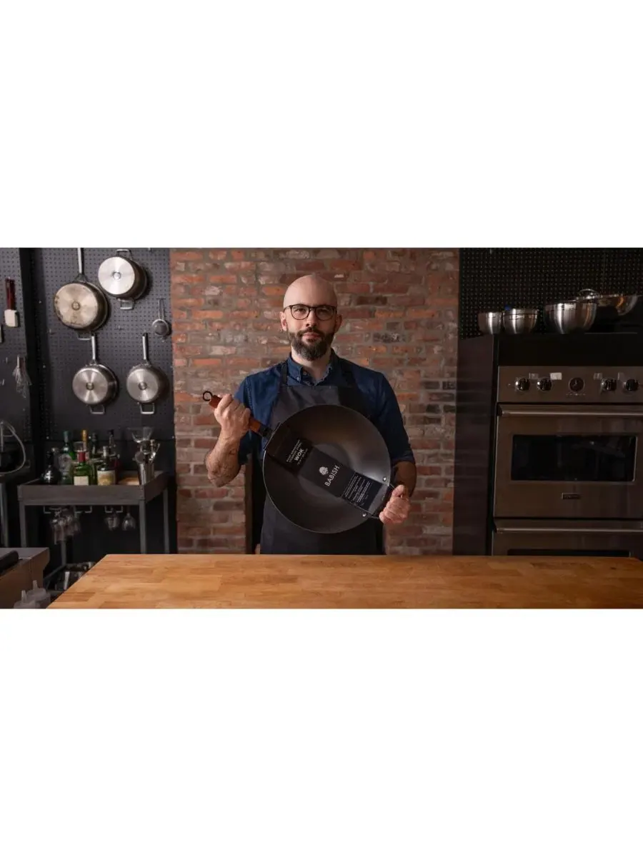 Вок из углеродистой стали, плоское дно, 35,6 см, с заклепочными ручками Babish — изображение 7 из 8, черный