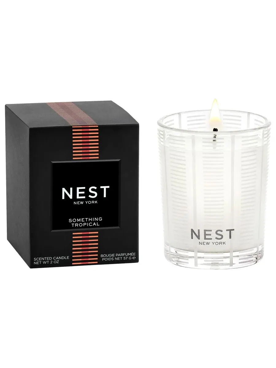 Ароматическая свеча Something Tropical, 230 г Nest New York — мульти