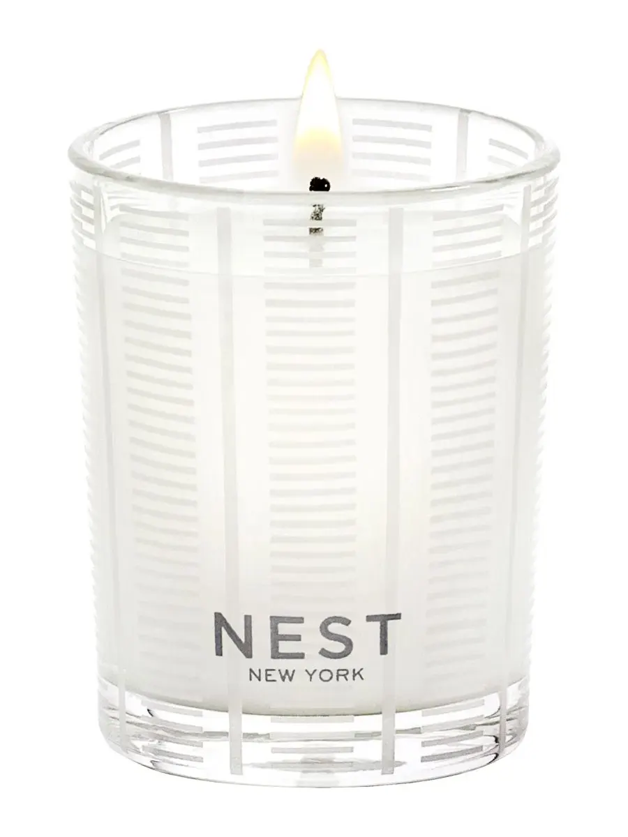 Ароматическая свеча Something Tropical, 230 г Nest New York — изображение 2 из 3, нет цвета