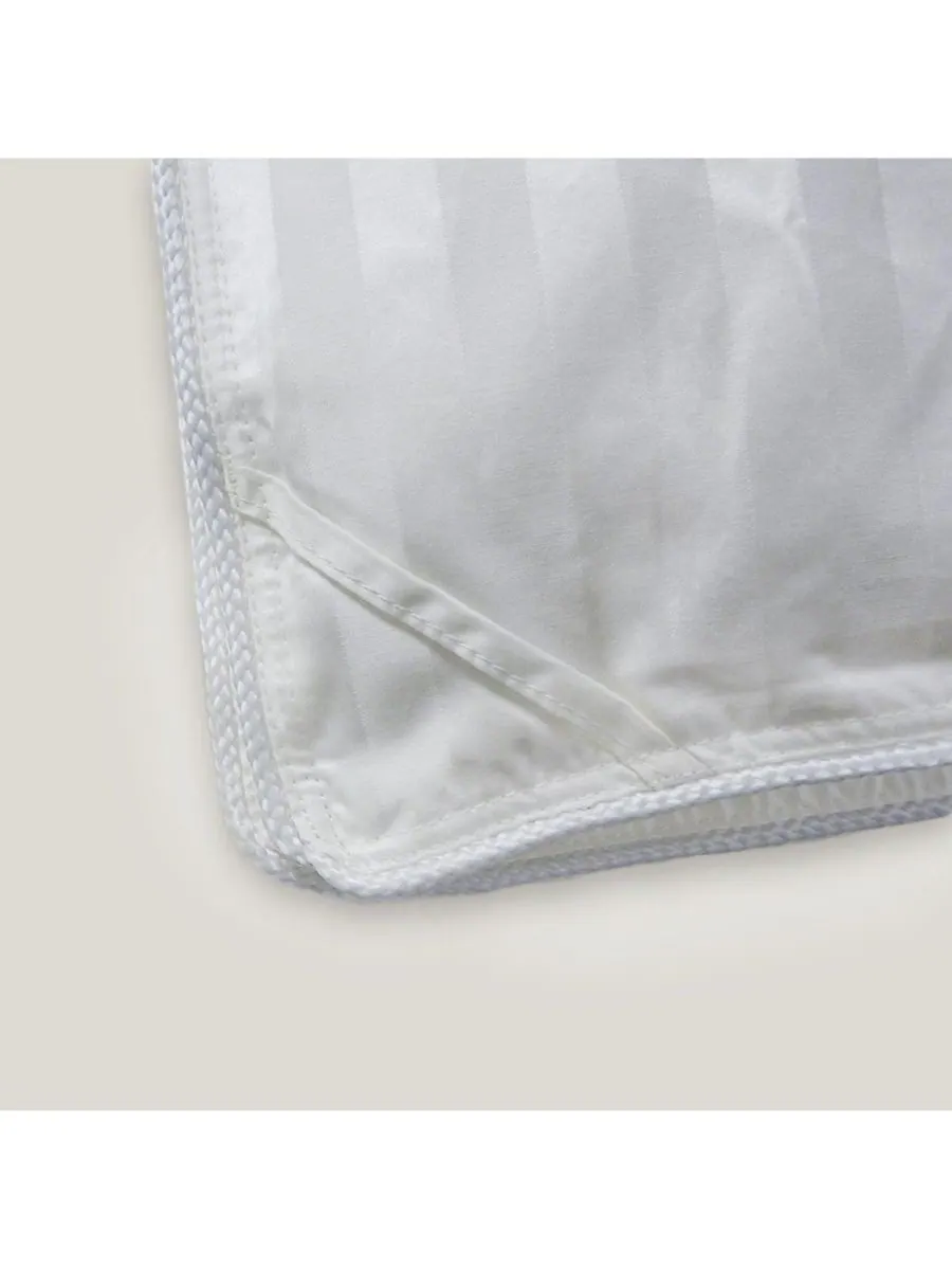 Плотное шелковое одеяло с наполнителем из гусиного пуха - в полоску Egyptian Linens — изображение 3 из 3, белый