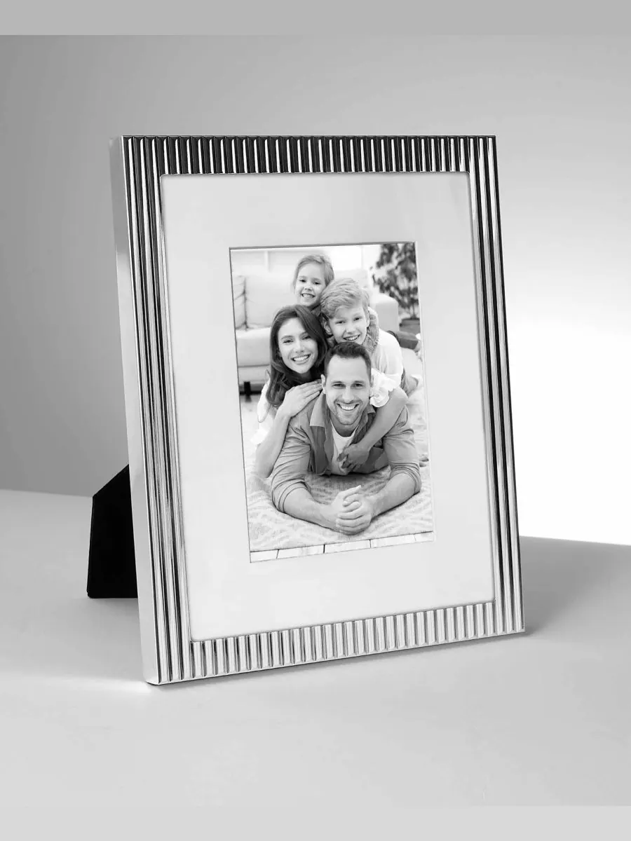 Металлическая фоторамка Kelly, 8 x 10 дюймов Philip Whitney — изображение 2 из 4, серебряный