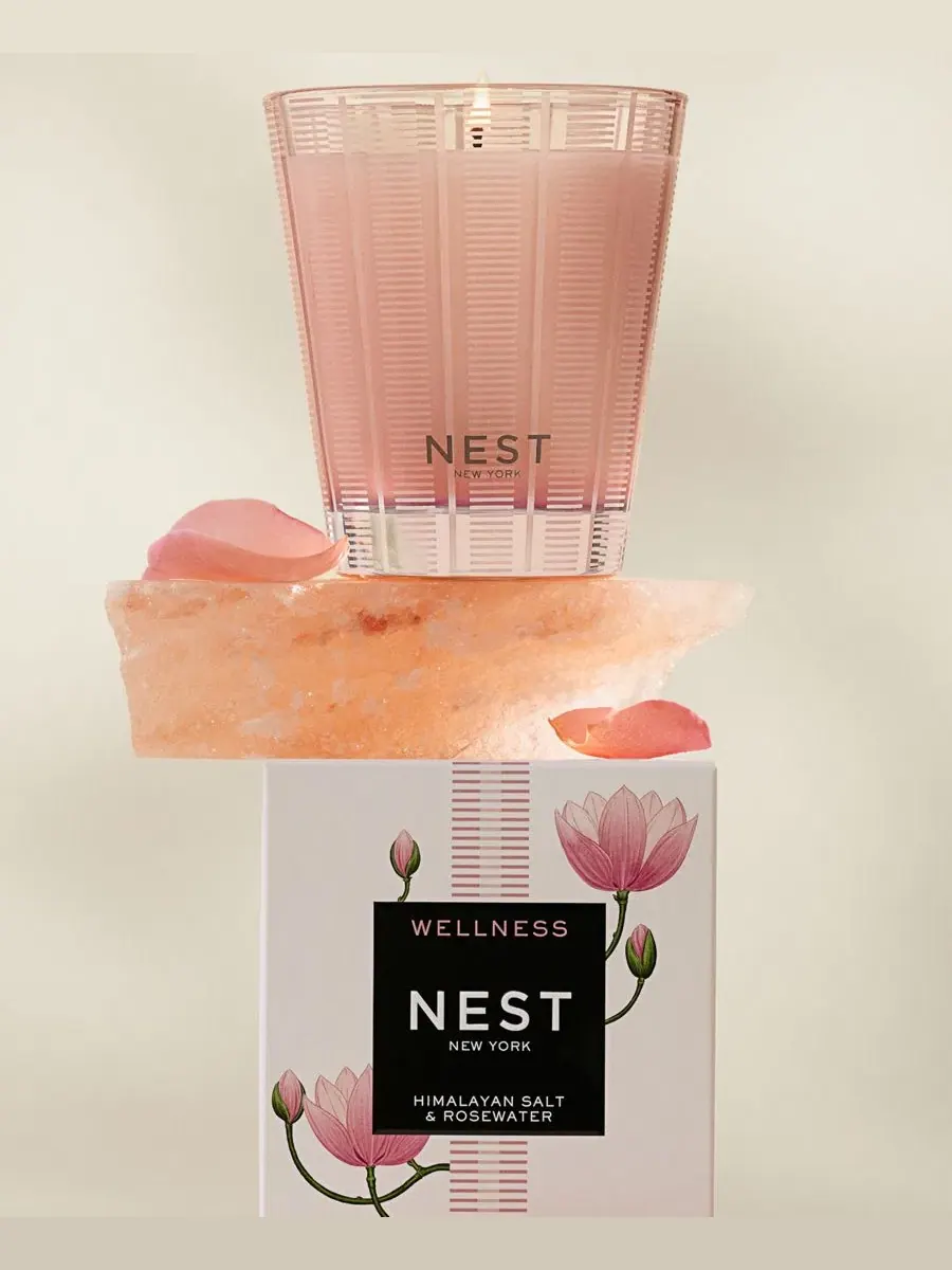 Ароматическая свеча Himalayan Salt & Rosewater Classic, 8.1 унции NEST New York — изображение 5 из 5, нет цвета