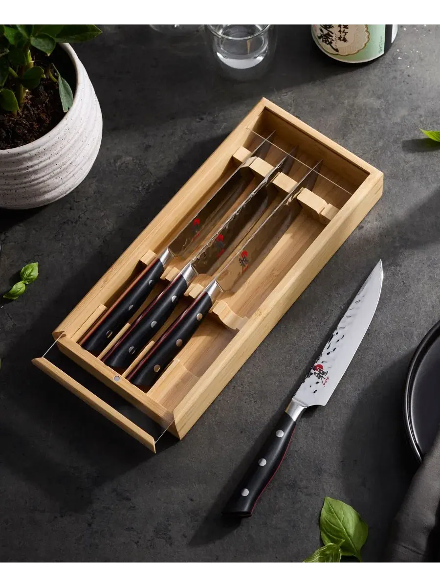 Набор стейковых ножей Hisho 4-piece с коробкой Miyabi — изображение 6 из 7, черный