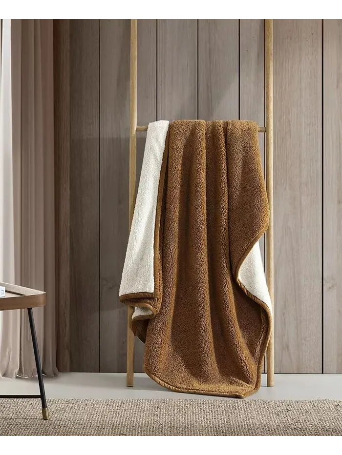 Двухцветное двустороннее одеяло из шерпы, 60 x 50 дюймов Eddie Bauer — изображение 4 из 9, бежевый