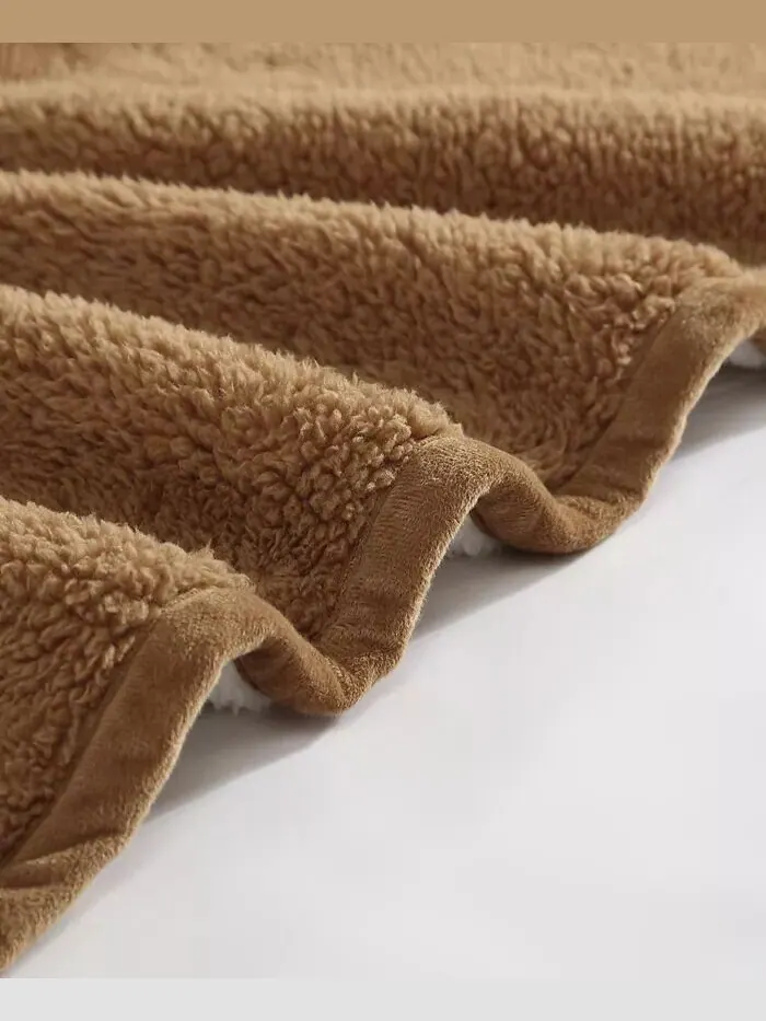 Двухцветное двустороннее одеяло из шерпы, 60 x 50 дюймов Eddie Bauer — изображение 9 из 9, бежевый
