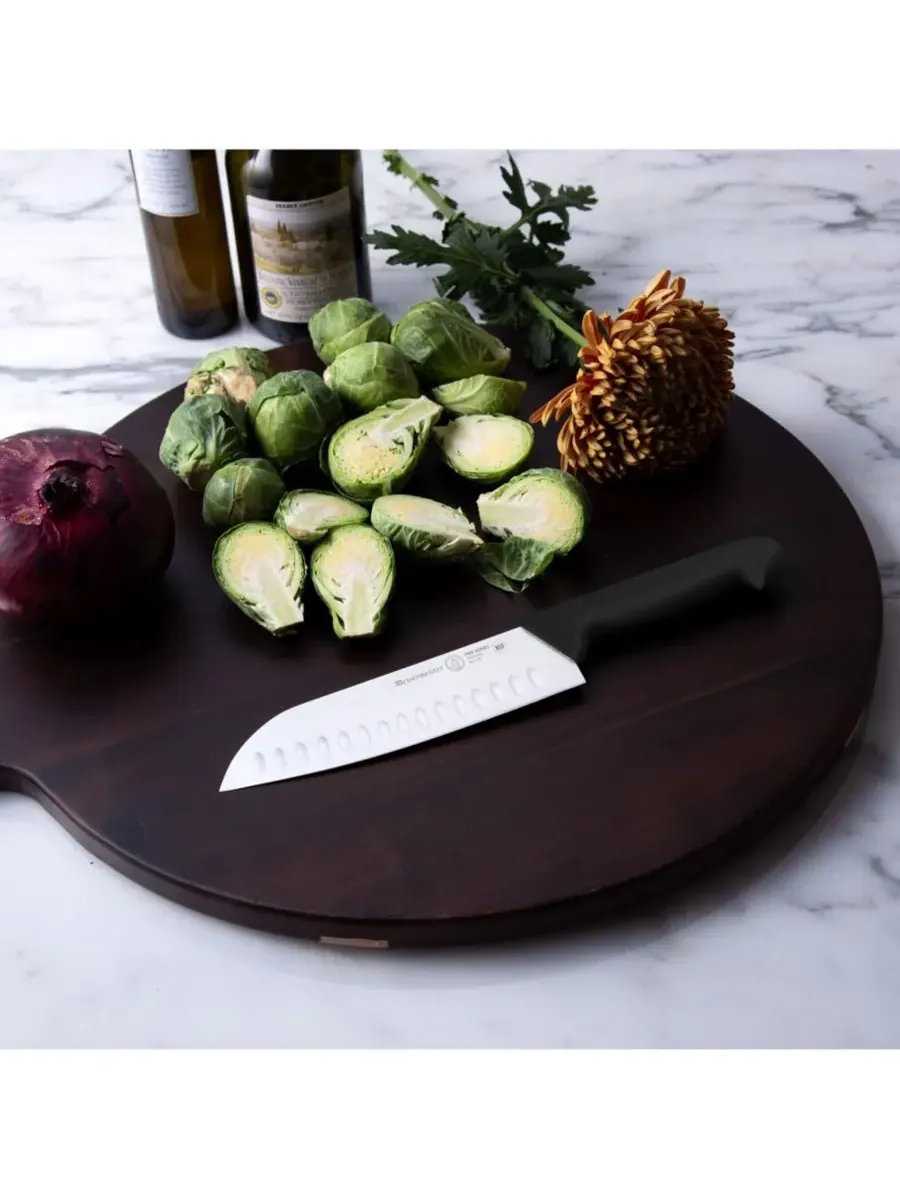 Нож Santoku Кулленс серии Pro, 18 см Messermeister — изображение 3 из 6, серебристый черный