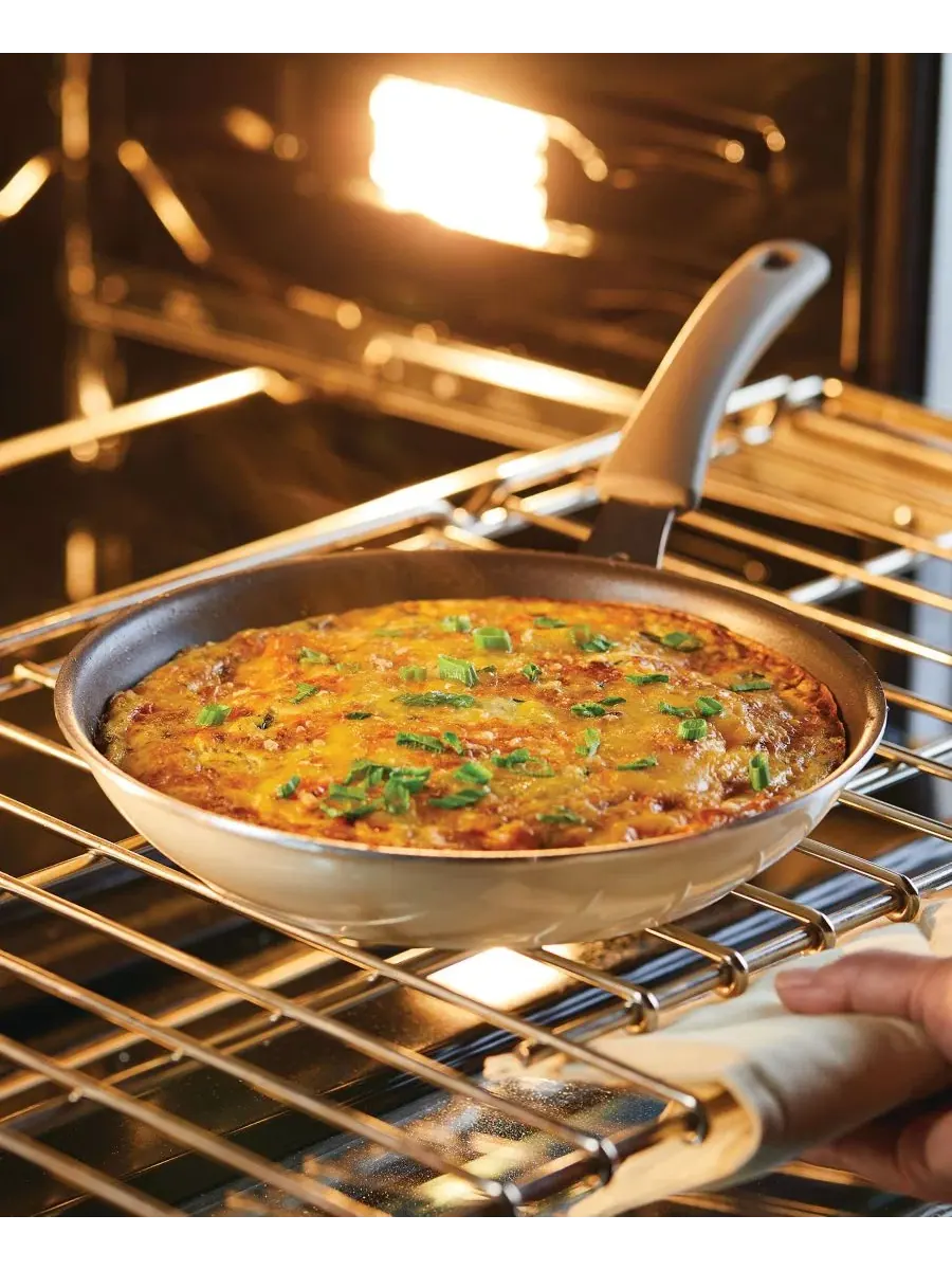 Сковорода Cook + Create из алюминия с антипригарным покрытием, 25 см Rachael Ray, миндальный — изображение 3 из 9