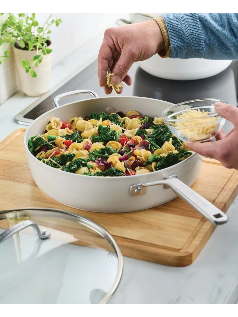 Сотейник с крышкой KitchenAid Hard Anodized Ceramic, 4.7 л/30 см — изображение 5 из 10, белый