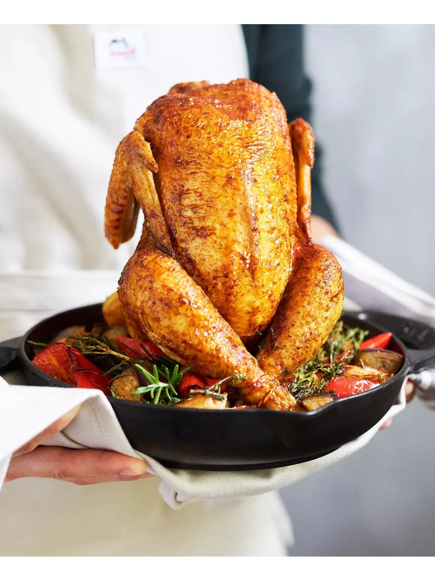 Чугунная ростер-жаровня для птицы Staub Vertical Chicken Roaster, 24 см — изображение 4 из 5, черный