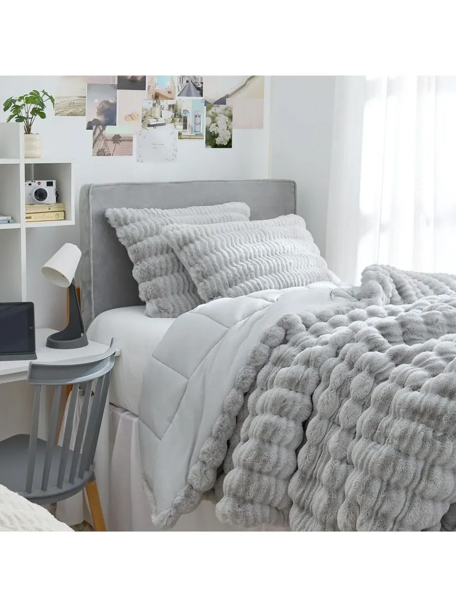 Уютное большое одеяло Chunky Bunny Peak of Cozy Coma Inducer, Cozy gray, Twin XL — изображение 3 из 4, серый