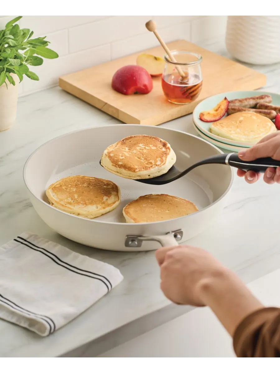 Сковорода с крышкой KitchenAid Hard-Anodized Ceramic Induction, 31 см — изображение 4 из 10, белый