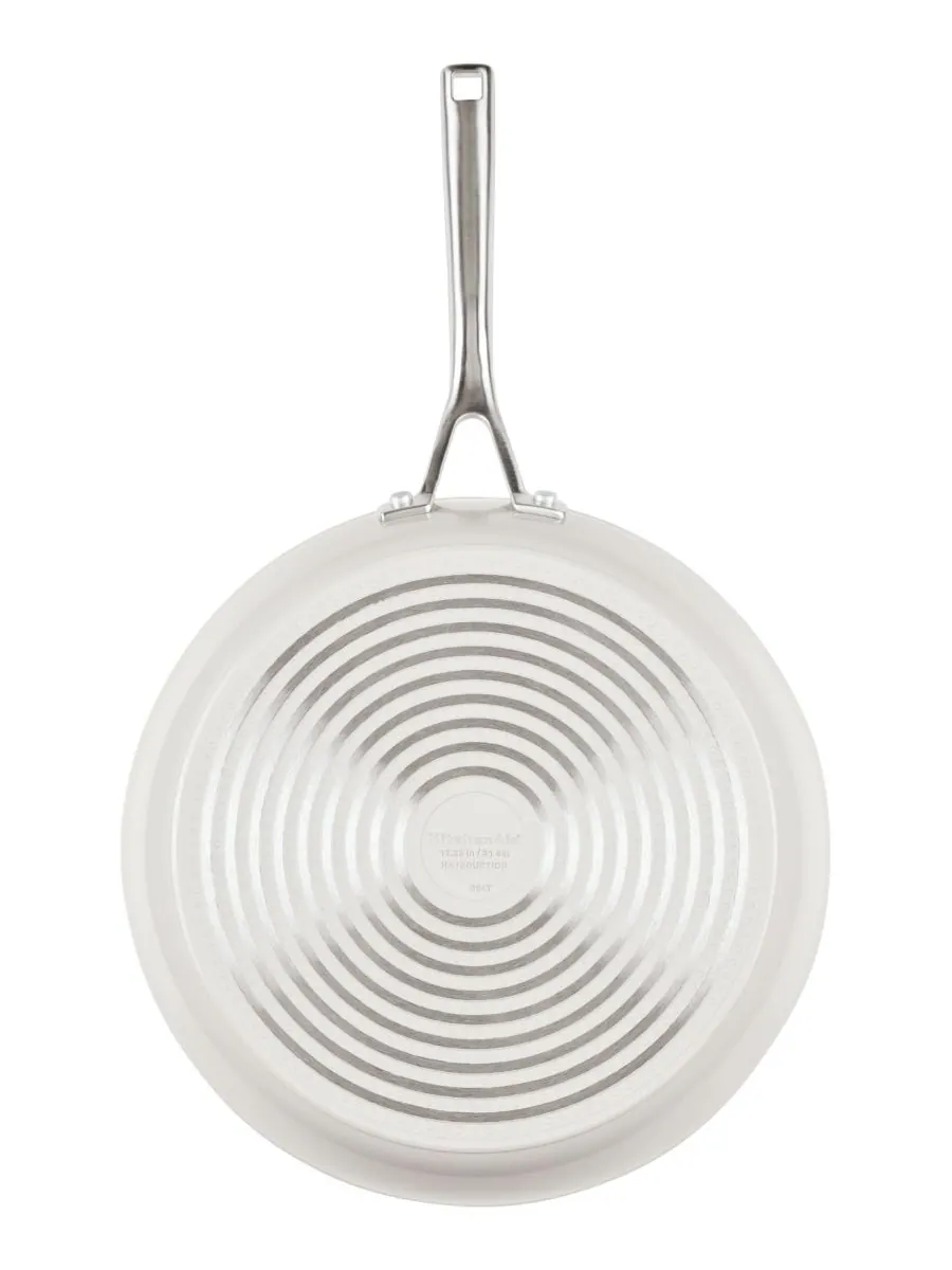 Сковорода с крышкой KitchenAid Hard-Anodized Ceramic Induction, 31 см — изображение 6 из 10, белый