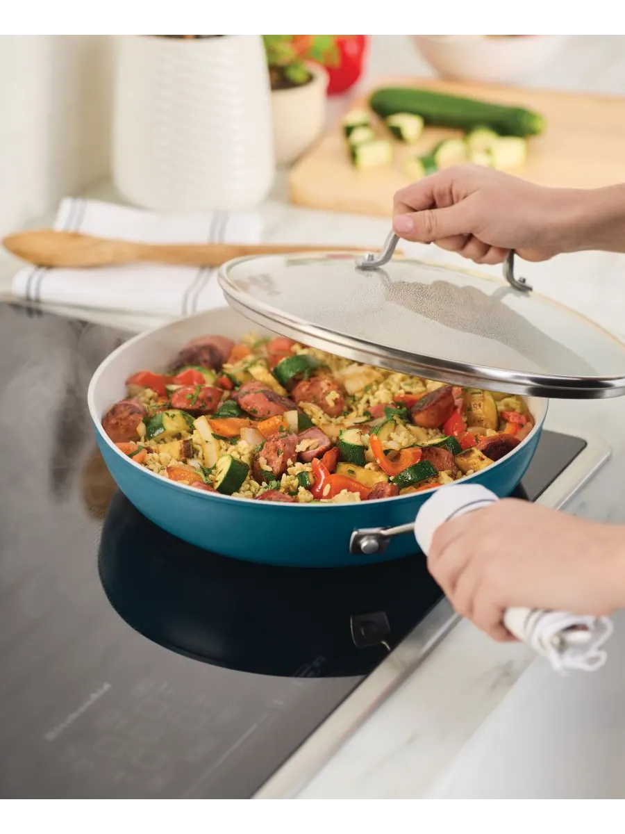 Сковорода с крышкой KitchenAid Hard-Anodized Ceramic Induction, 31 см — изображение 9 из 10, белый