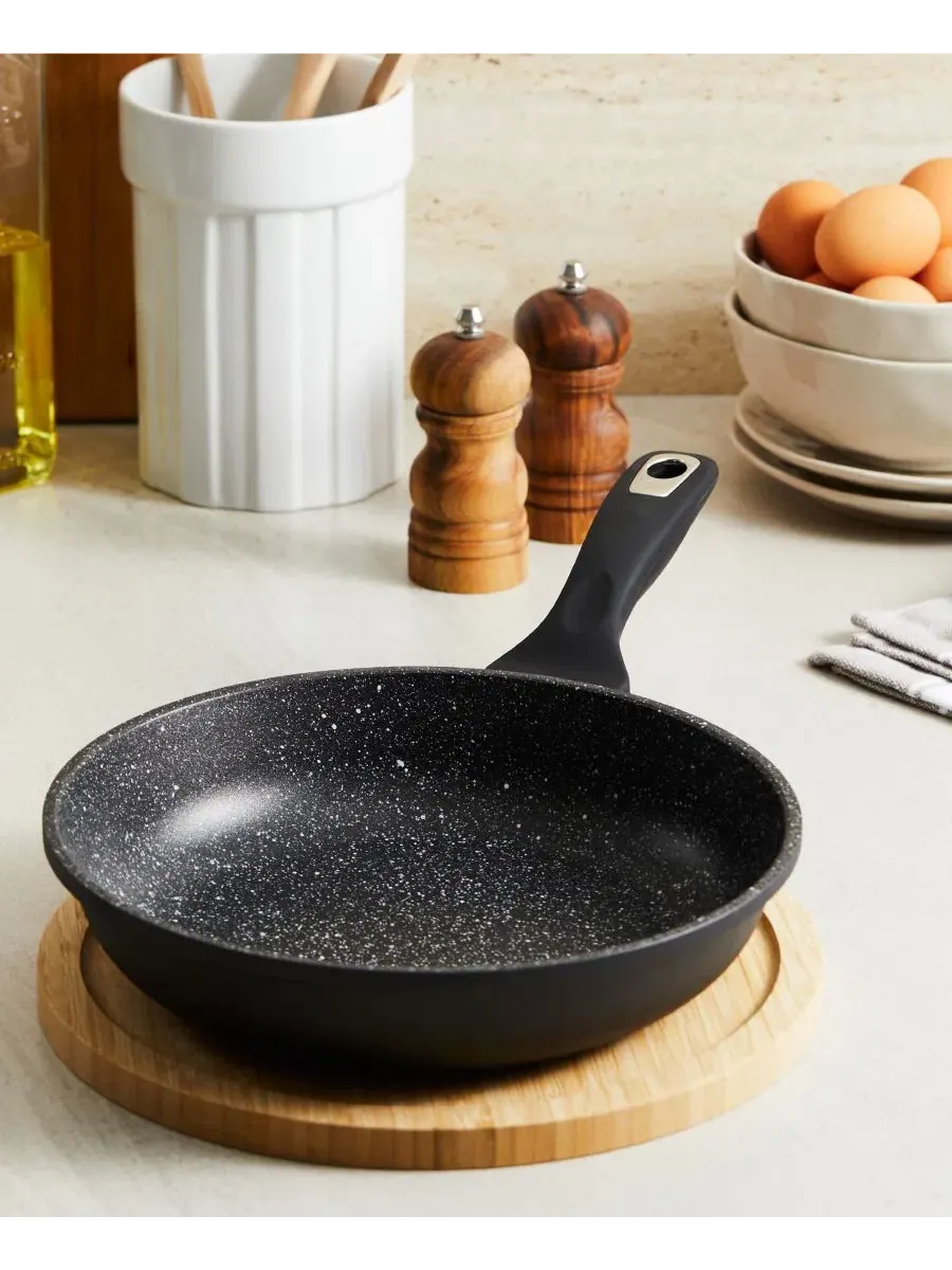 Гранитная сковорода из литого алюминия, 30 см Cuisine::Pro — изображение 5 из 5, черный
