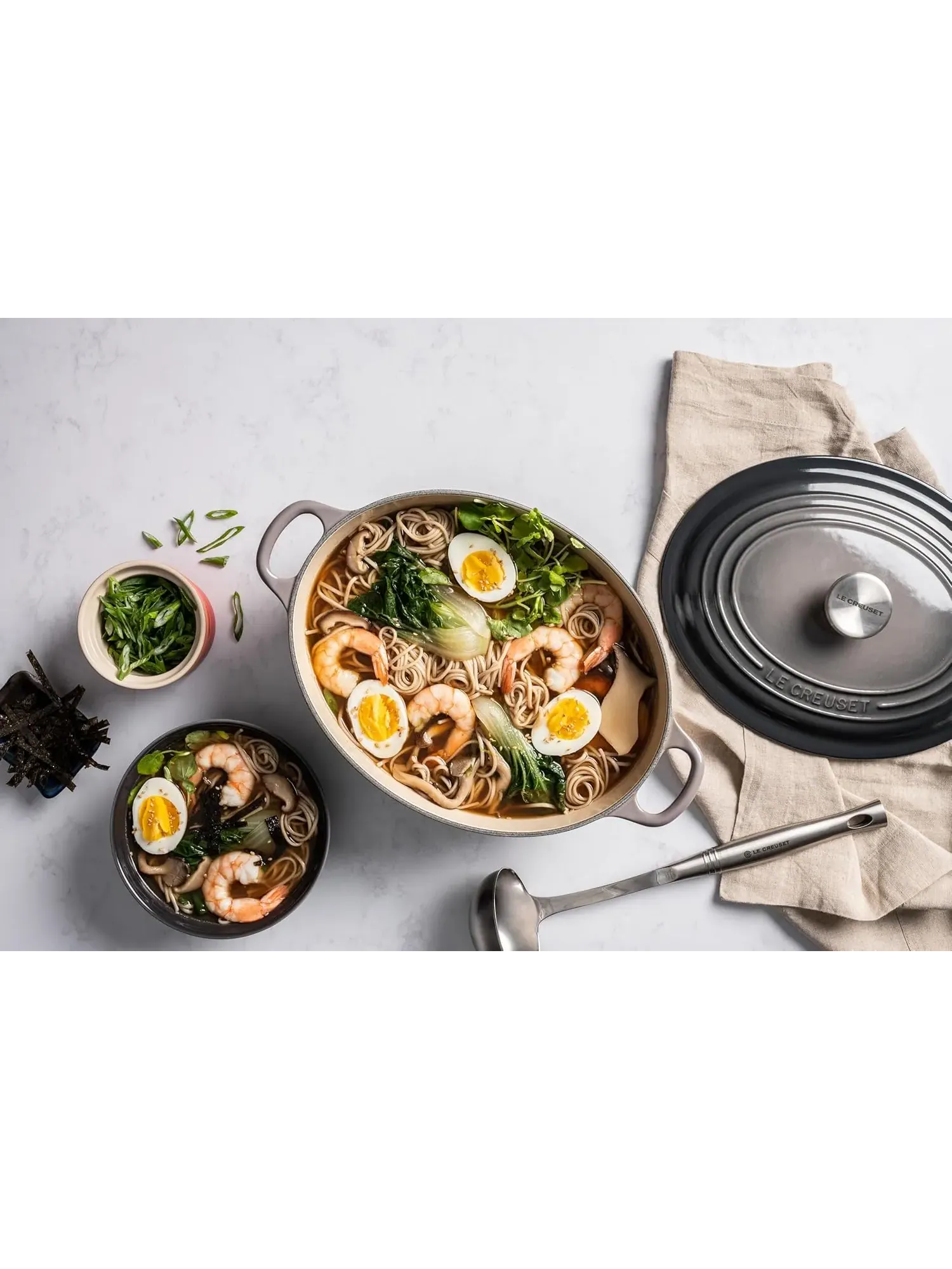 Кастрюля овальная Le Creuset Signature, 2,6 л, 23 см — изображение 5 из 9, устрица