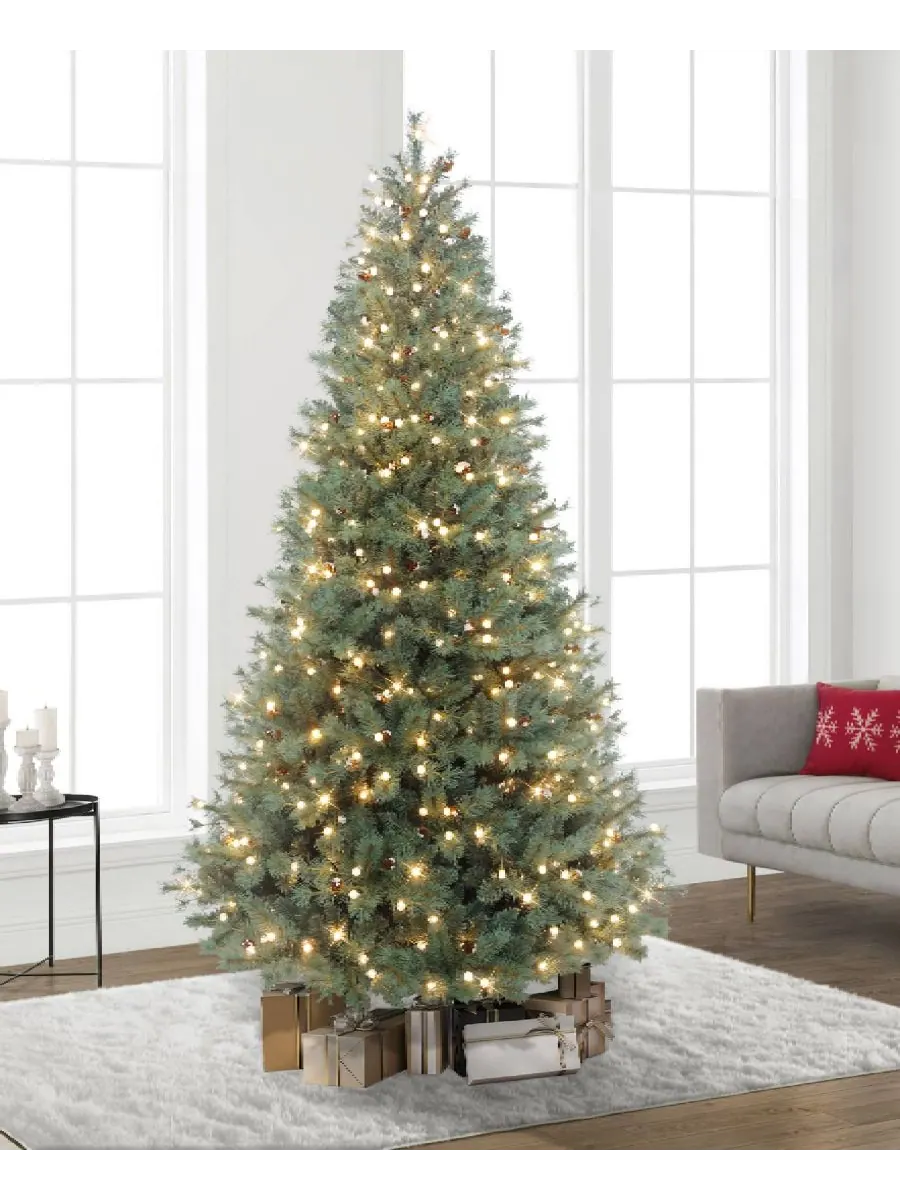 Искусственная рождественская елка Puleo Hampton Spruce высотой 7,5 футов (2,2 м) с подсветкой Puleo — изображение 2 из 5