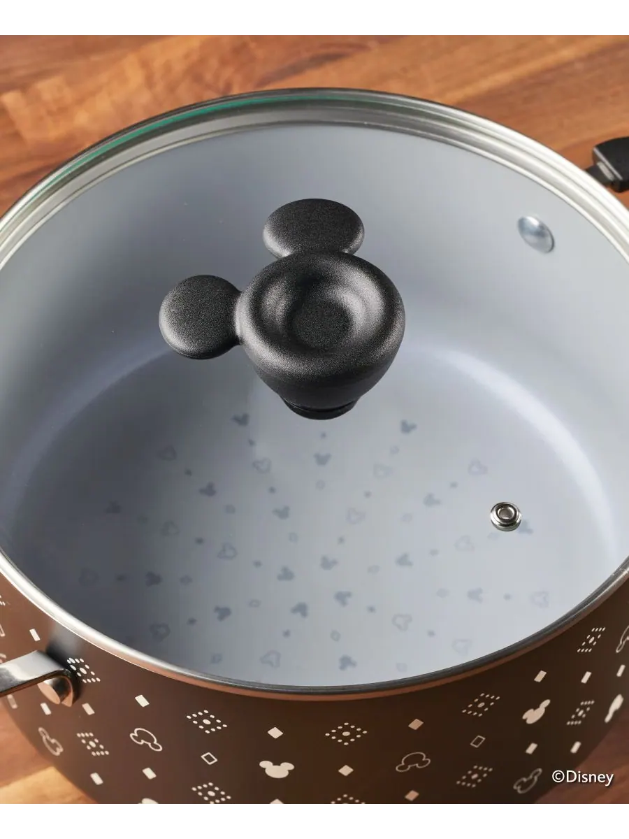 Керамическая антипригарная кастрюля Disney Monochrome объемом 5,5 кварты с крышкой Farberware — изображение 6 из 8, черный