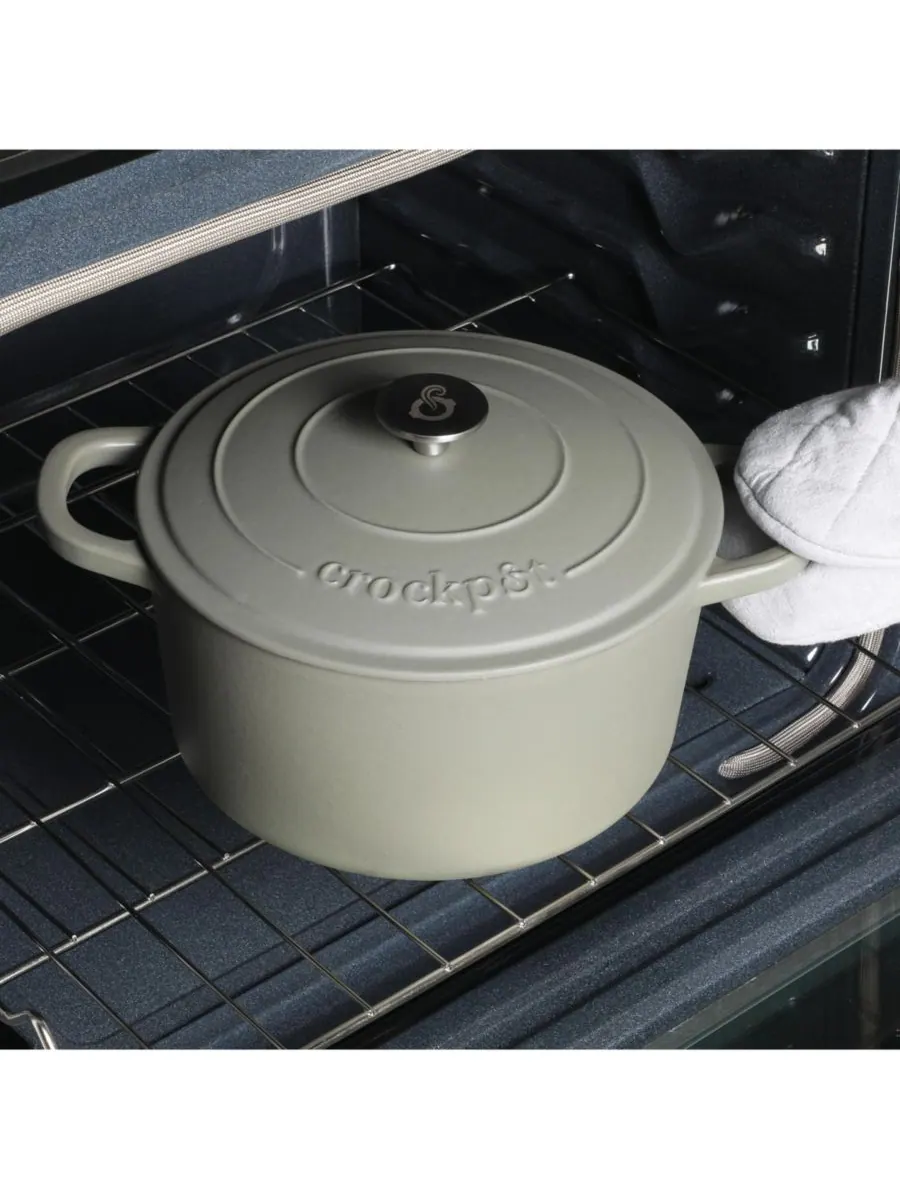 Круглая чугунная кастрюля Crock Pot Artisan объемом 7 кварт (7 литров) - матовый пыльно-розовый — изображение 5 из 10