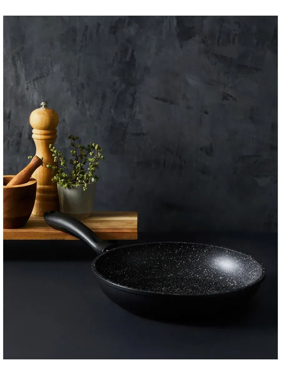 Сковорода STONE из литого алюминия, 32 см Cuisine::Pro — изображение 2 из 3, черный