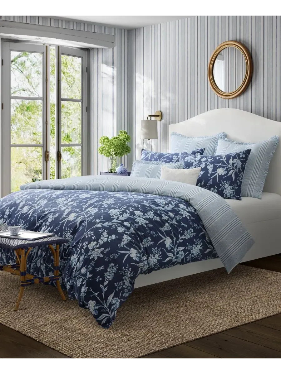 Двустороннее хлопковое одеяло Branch Toile, 7 предметов, размер Full/Queen Laura Ashley — изображение 2 из 10, синий